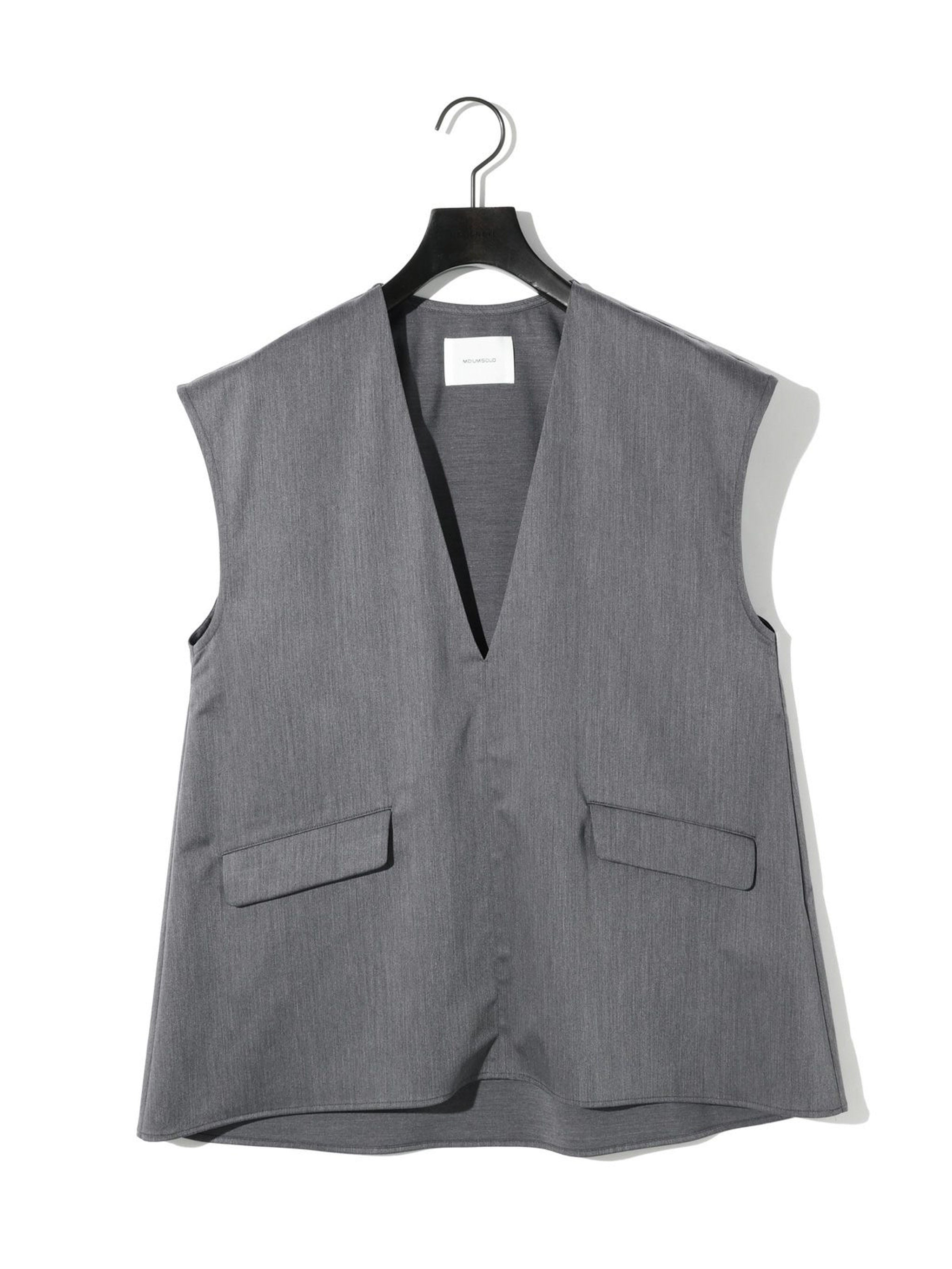 Vネックノースリーブプルオーバー