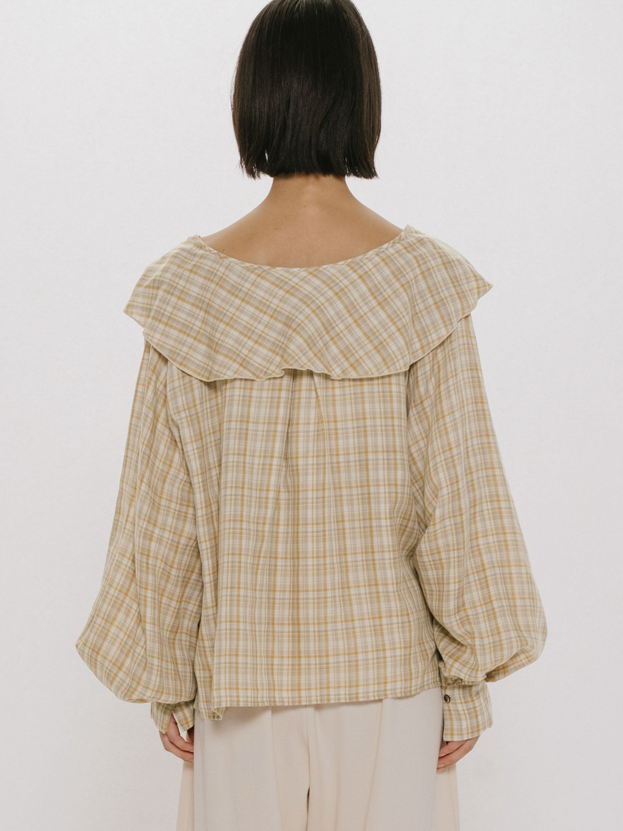check big frill collar blouse