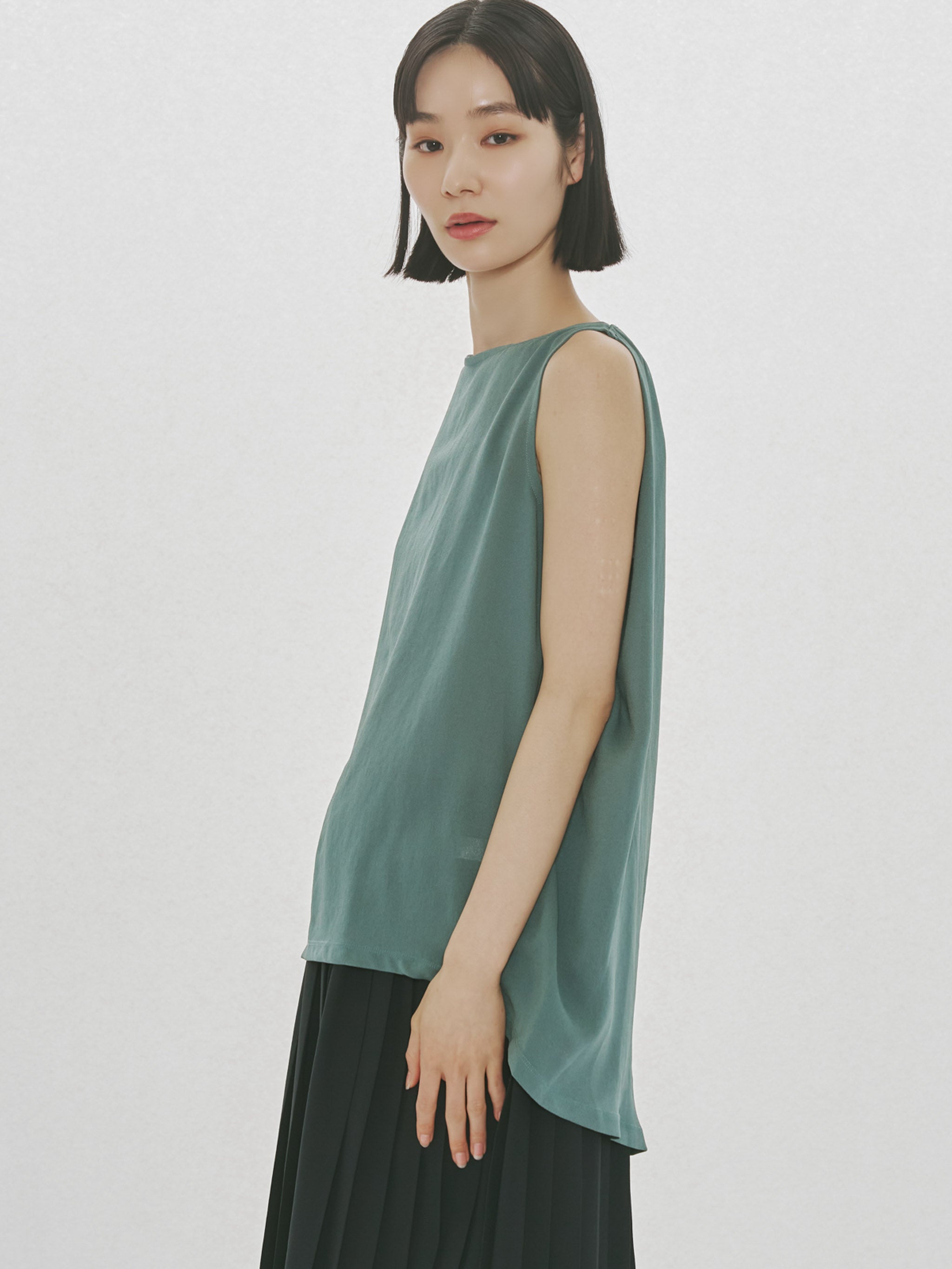 no sleeve tucked wide pullover