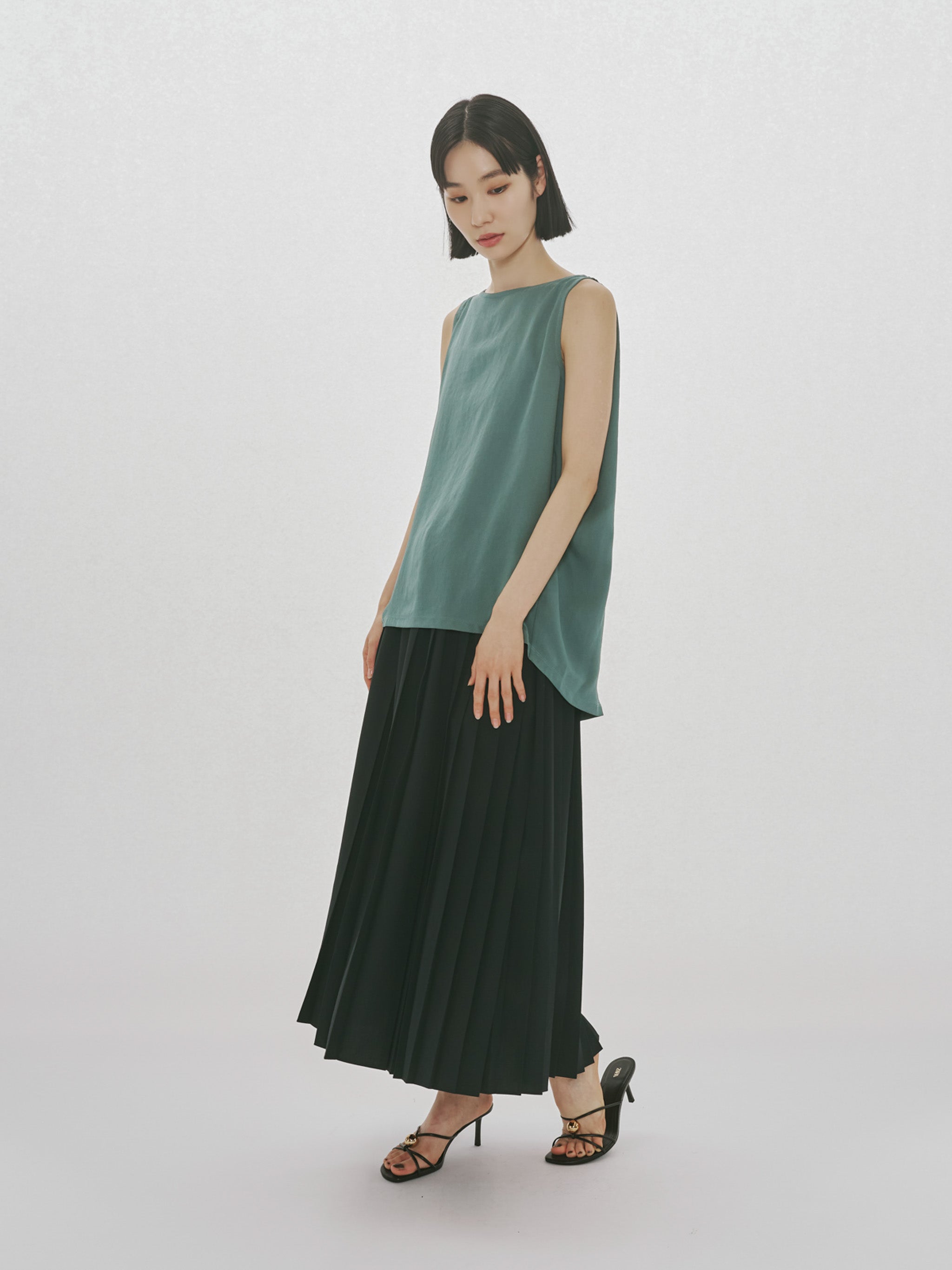no sleeve tucked wide pullover