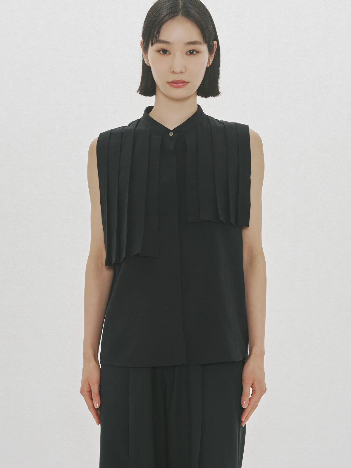 N/S asymmetry pleats shirt