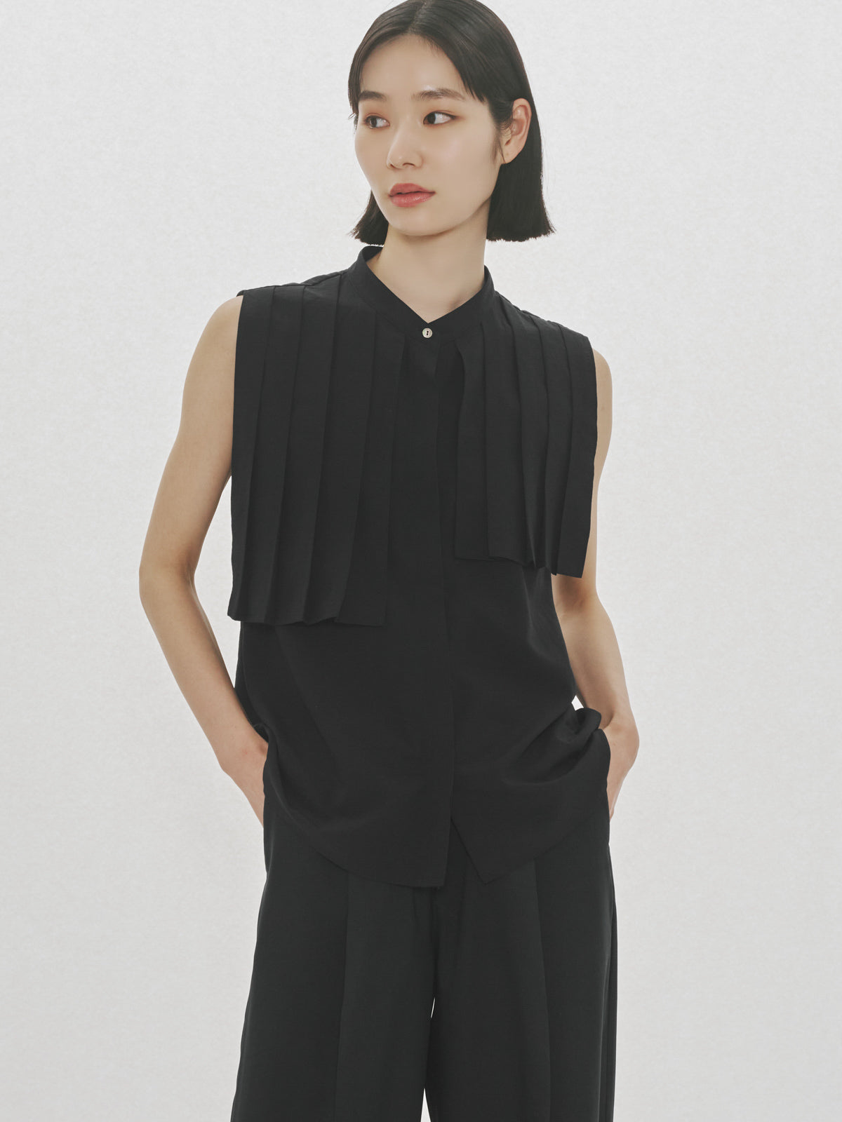 N/S asymmetry pleats shirt