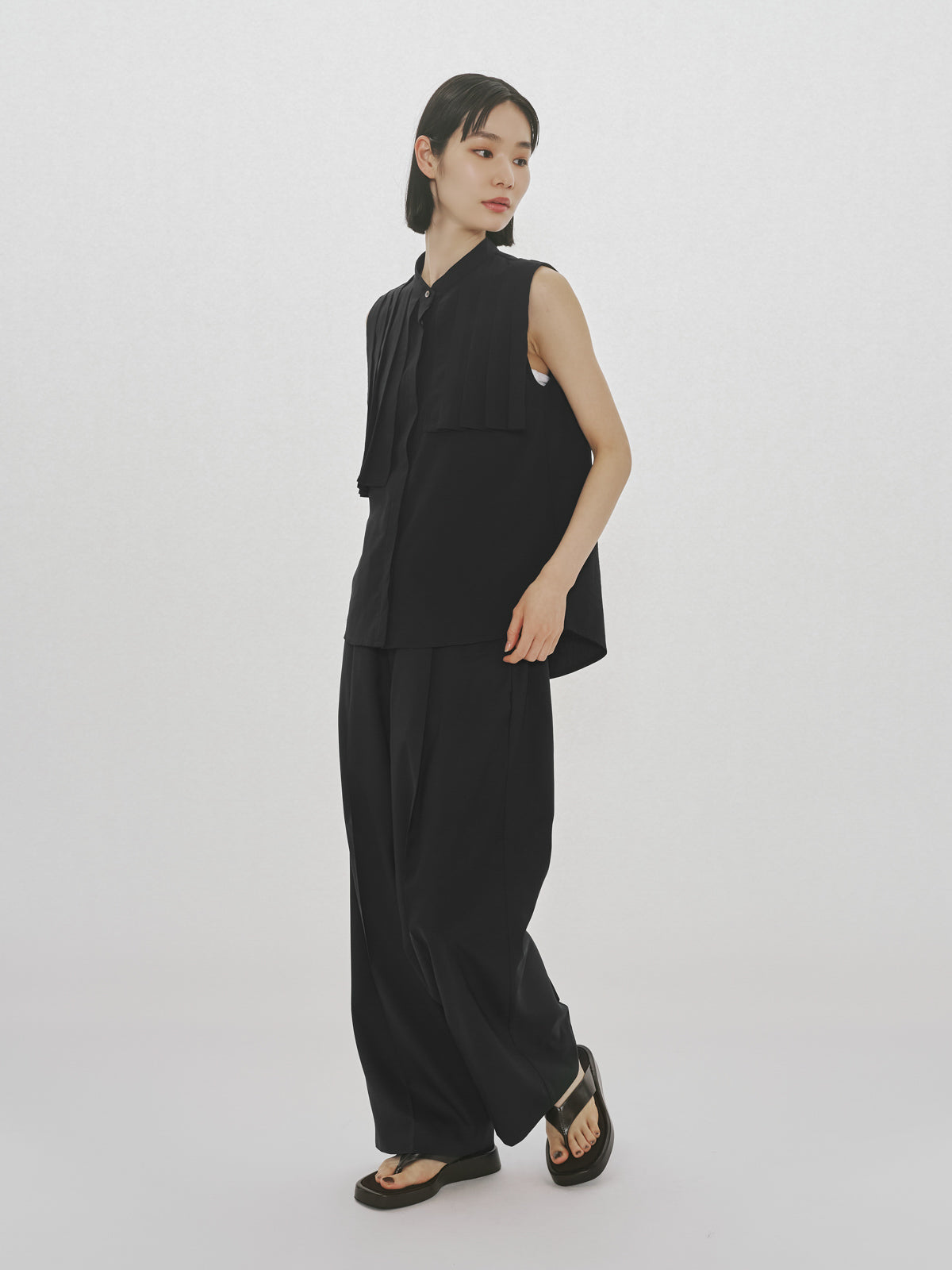 N/S asymmetry pleats shirt