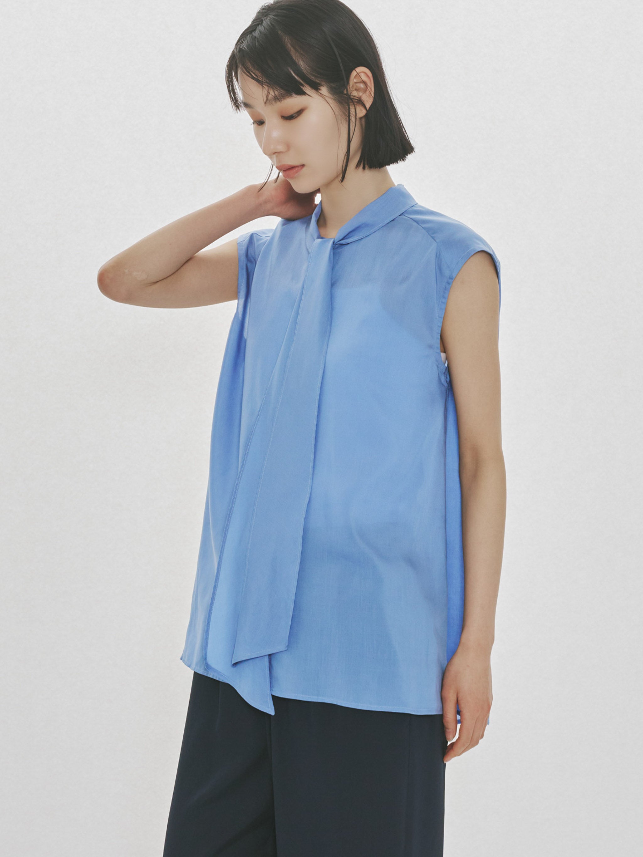 ribbon tie no sleeve blouse
