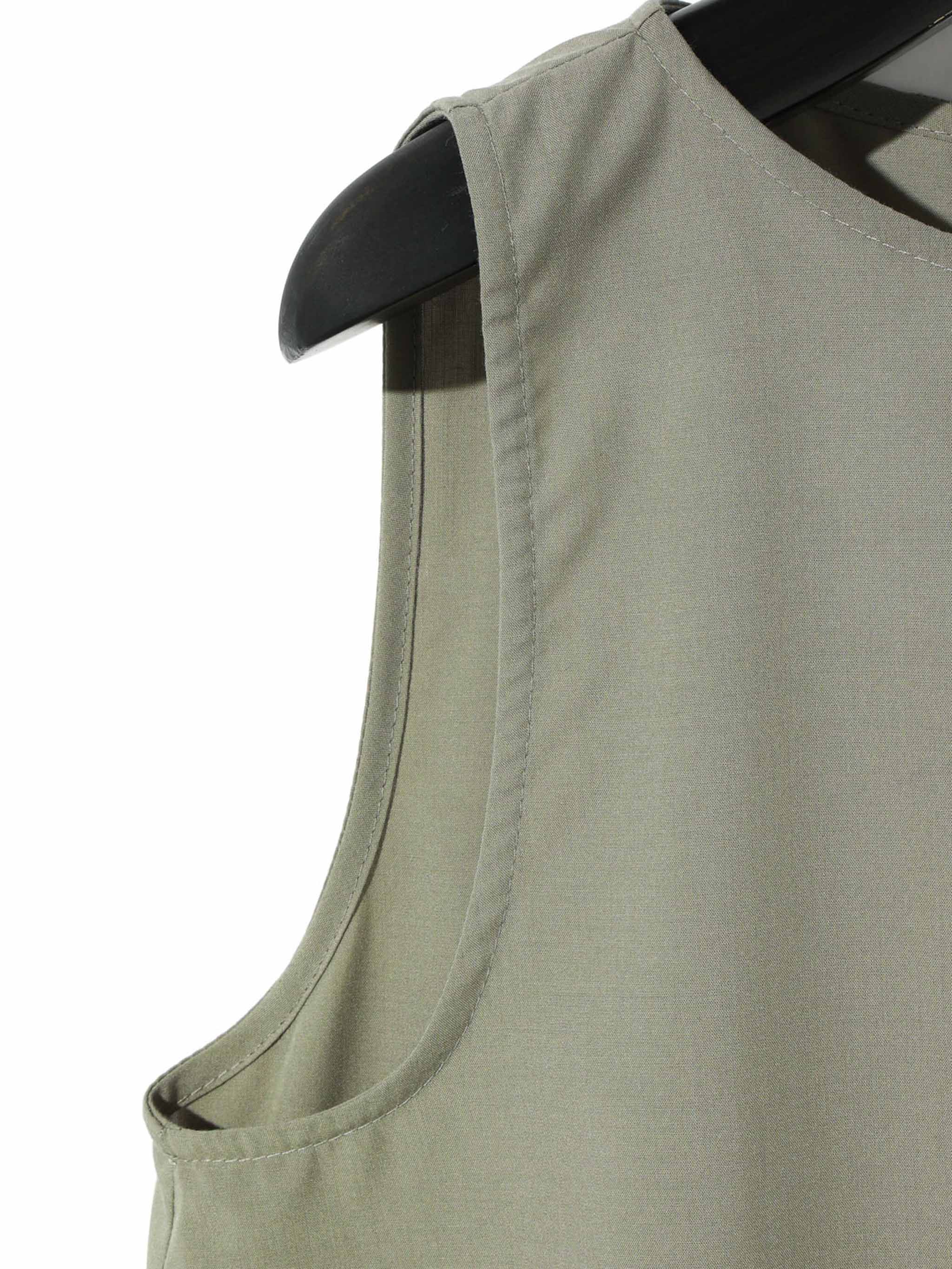 sleeveless twist hem onepiece