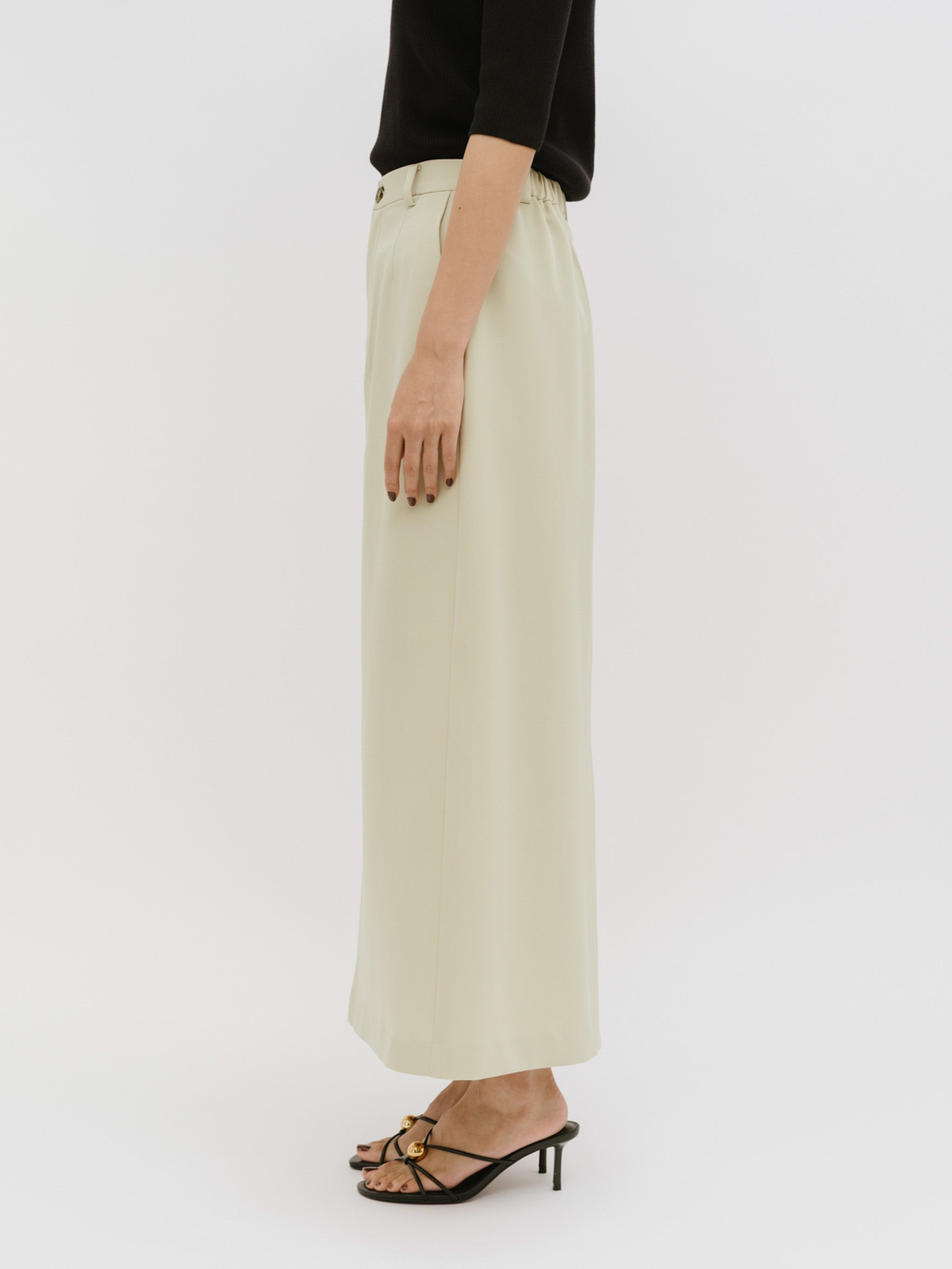 line narrow skirt