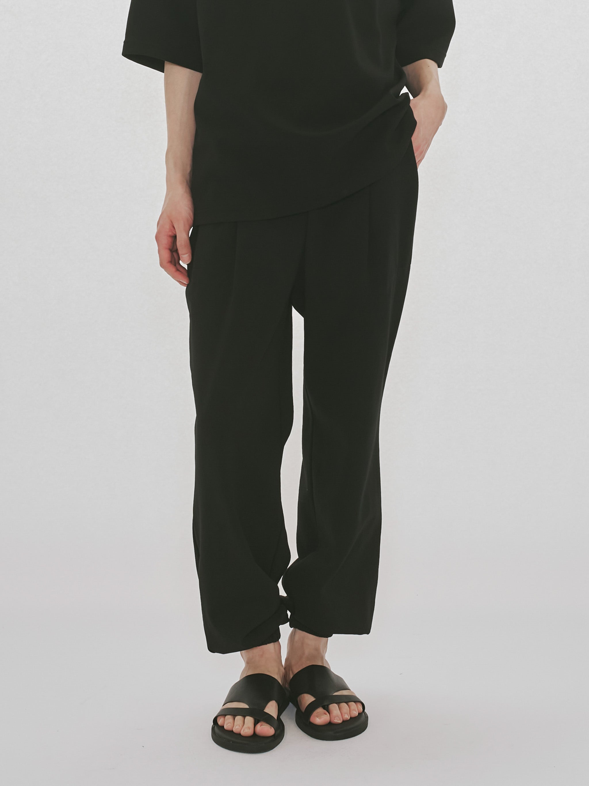 essential tapered pants