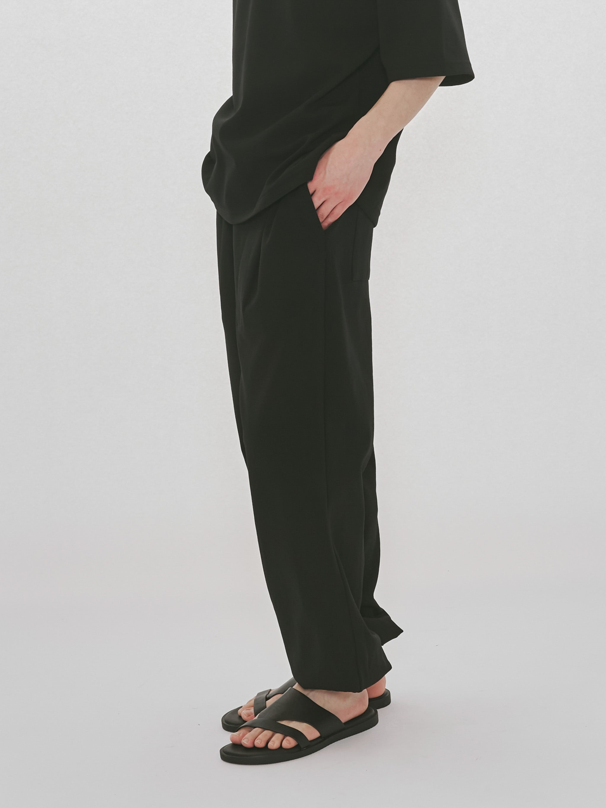 essential tapered pants