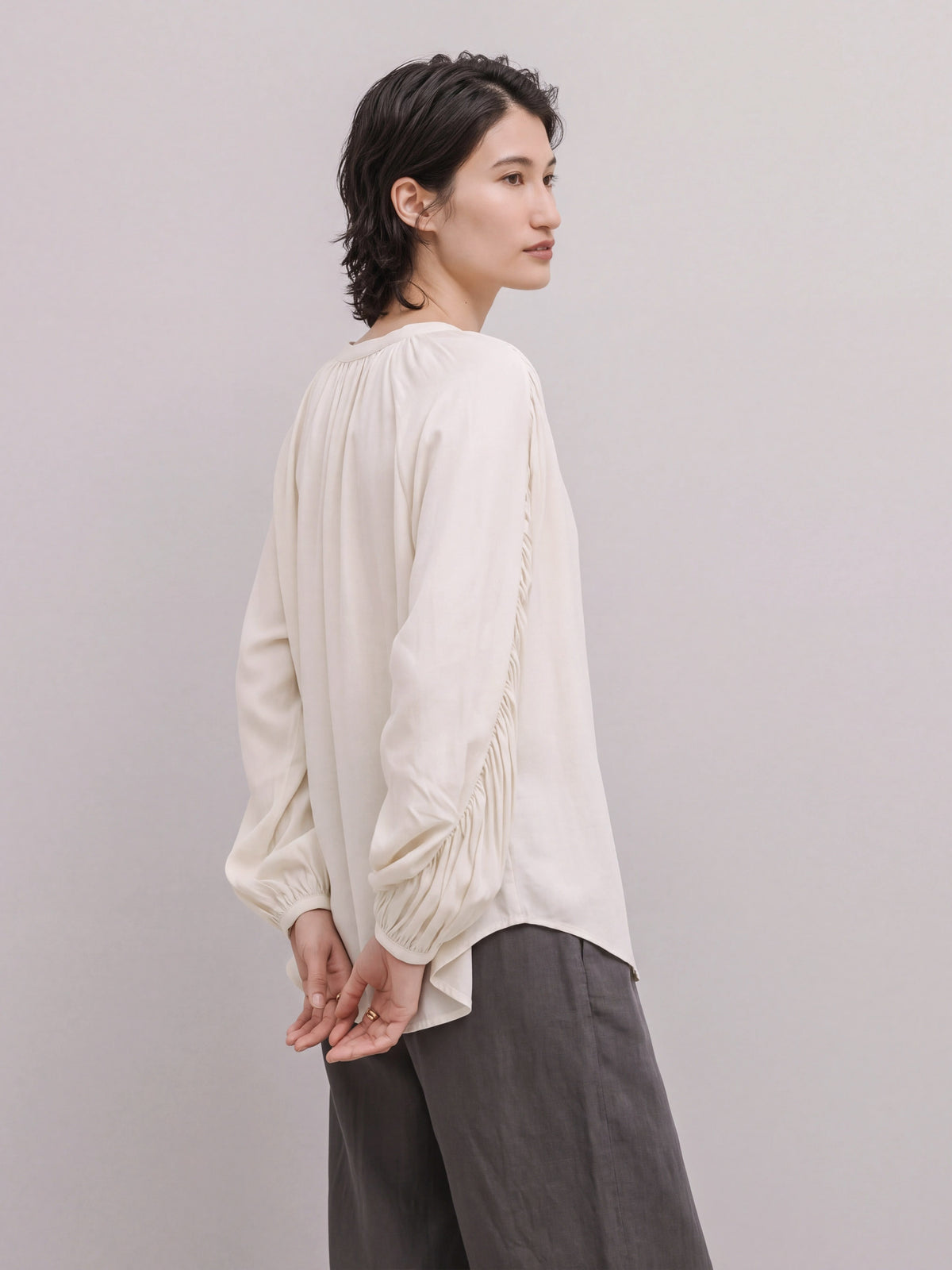 gather sleeve blouse