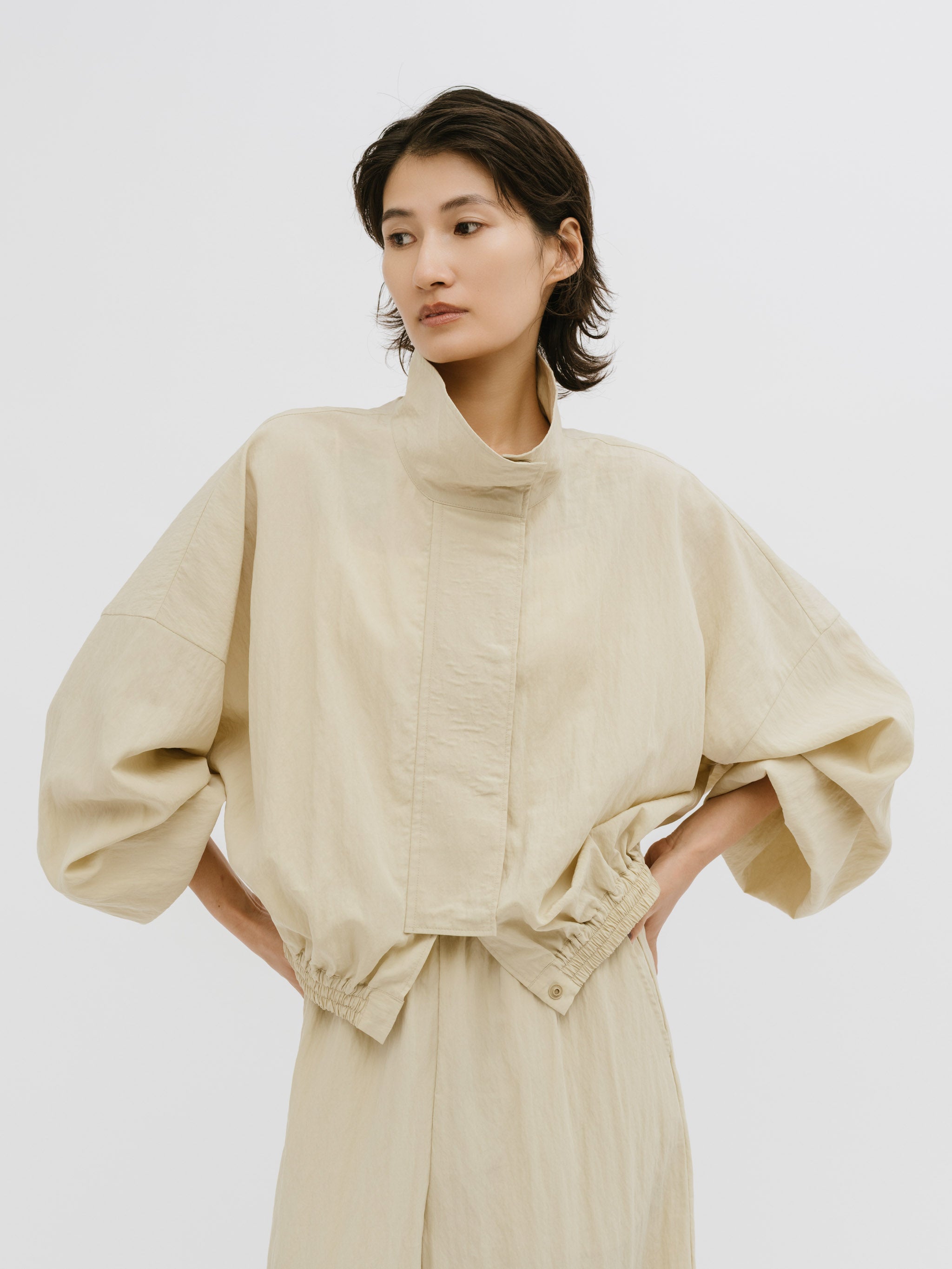 soft curve nylon blouson