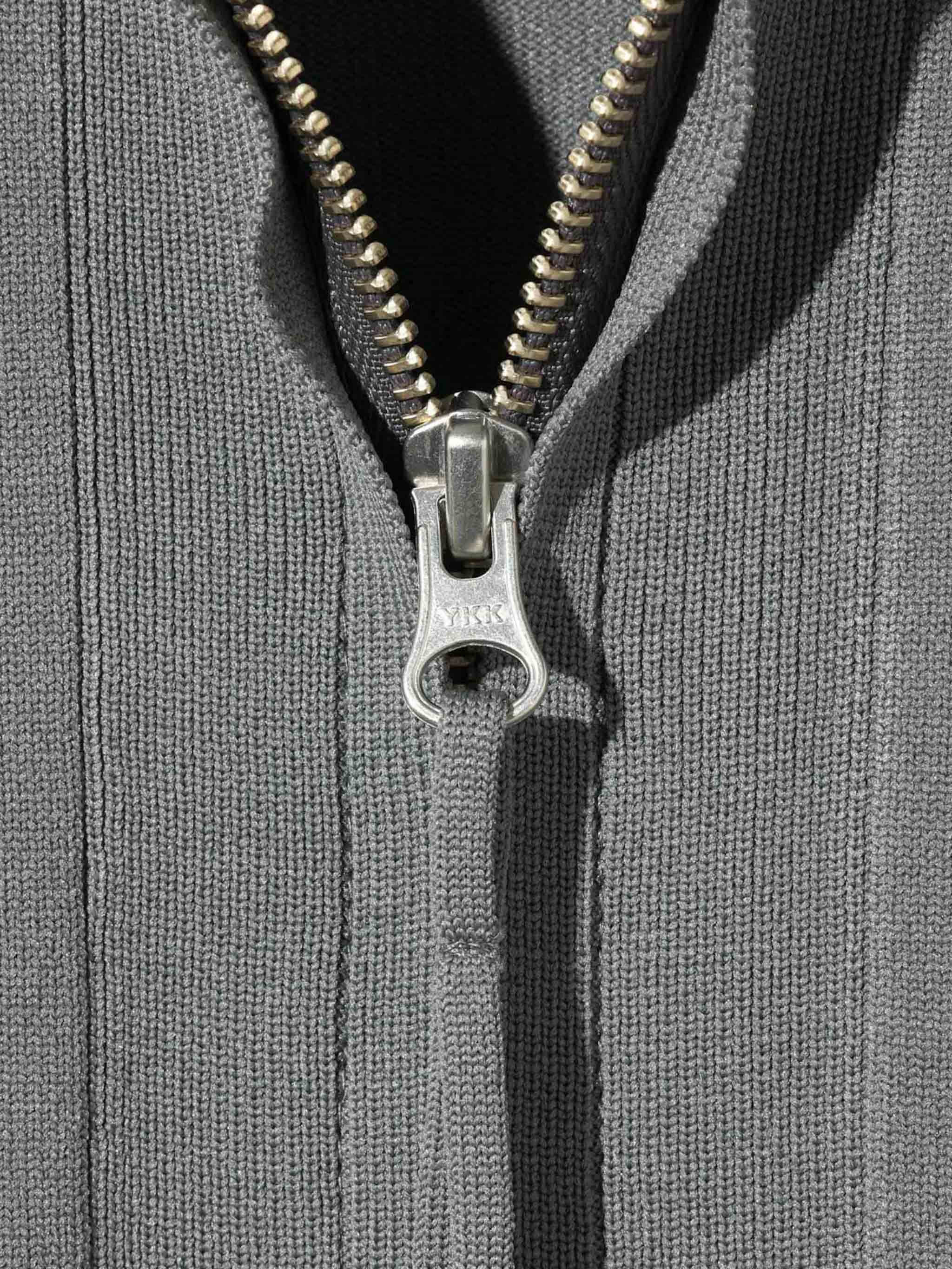 ハイネックジップカーディガン