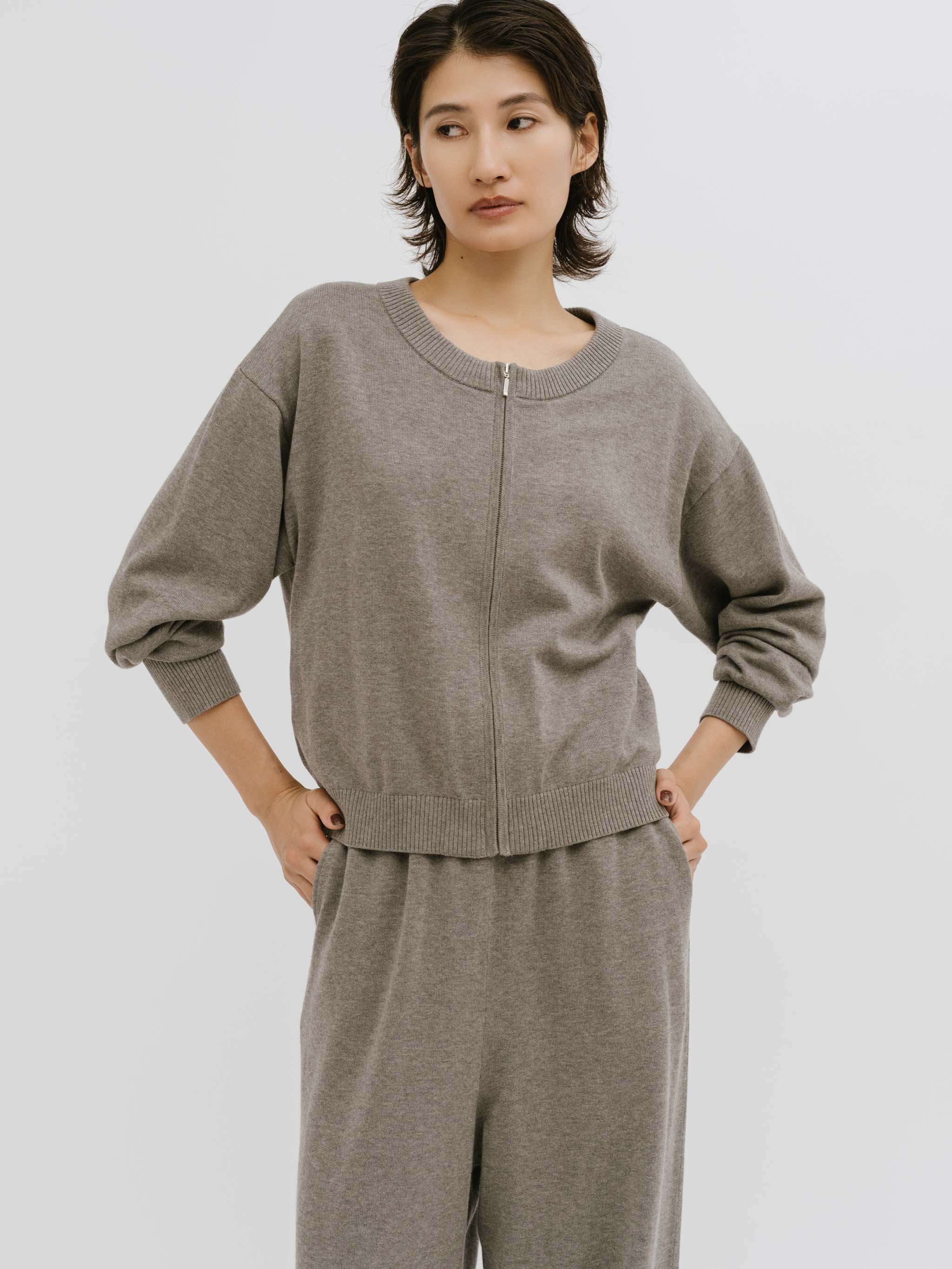 calm zip knit