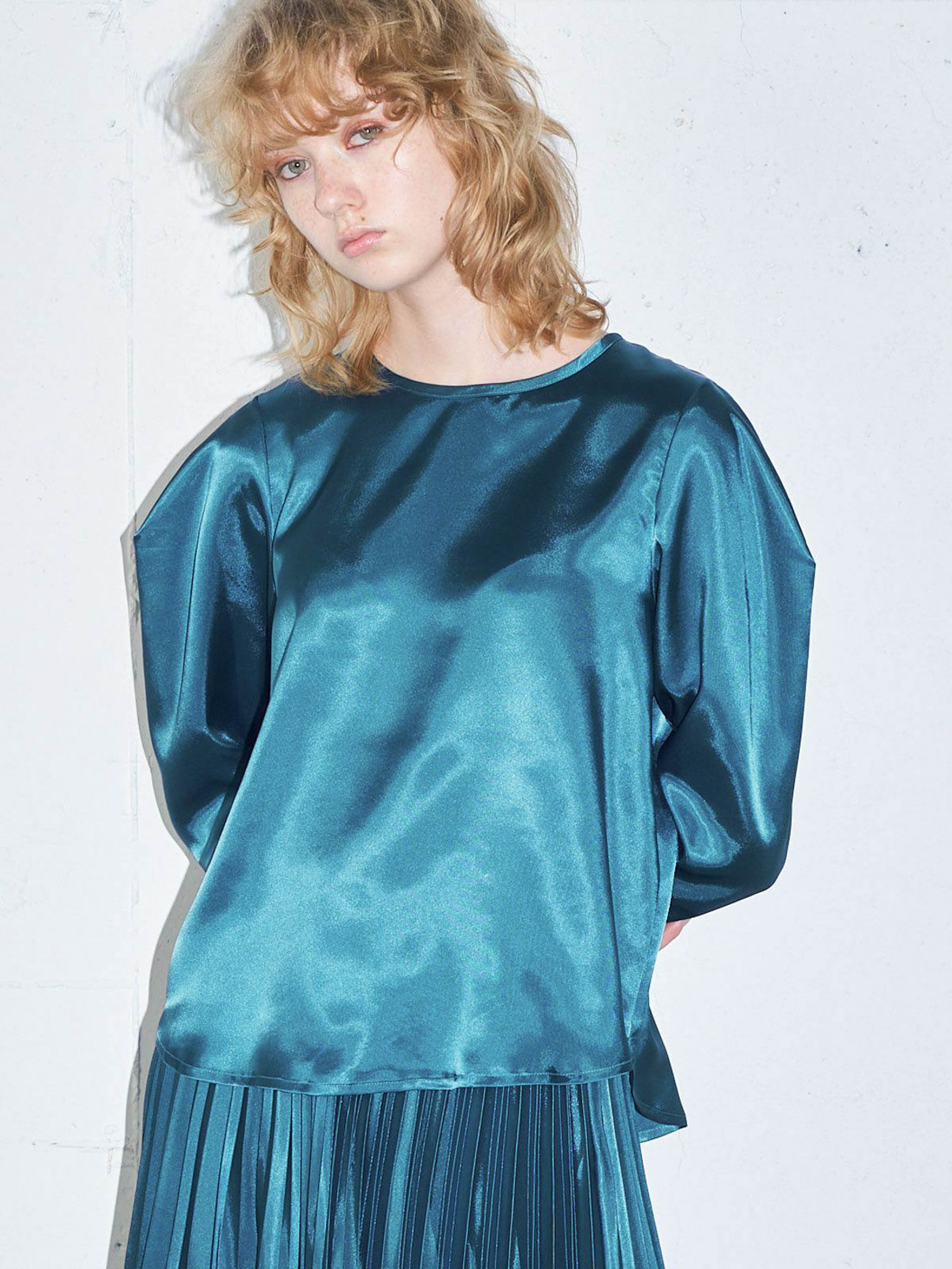 パフスリーブサテンブラウス(3-1631)