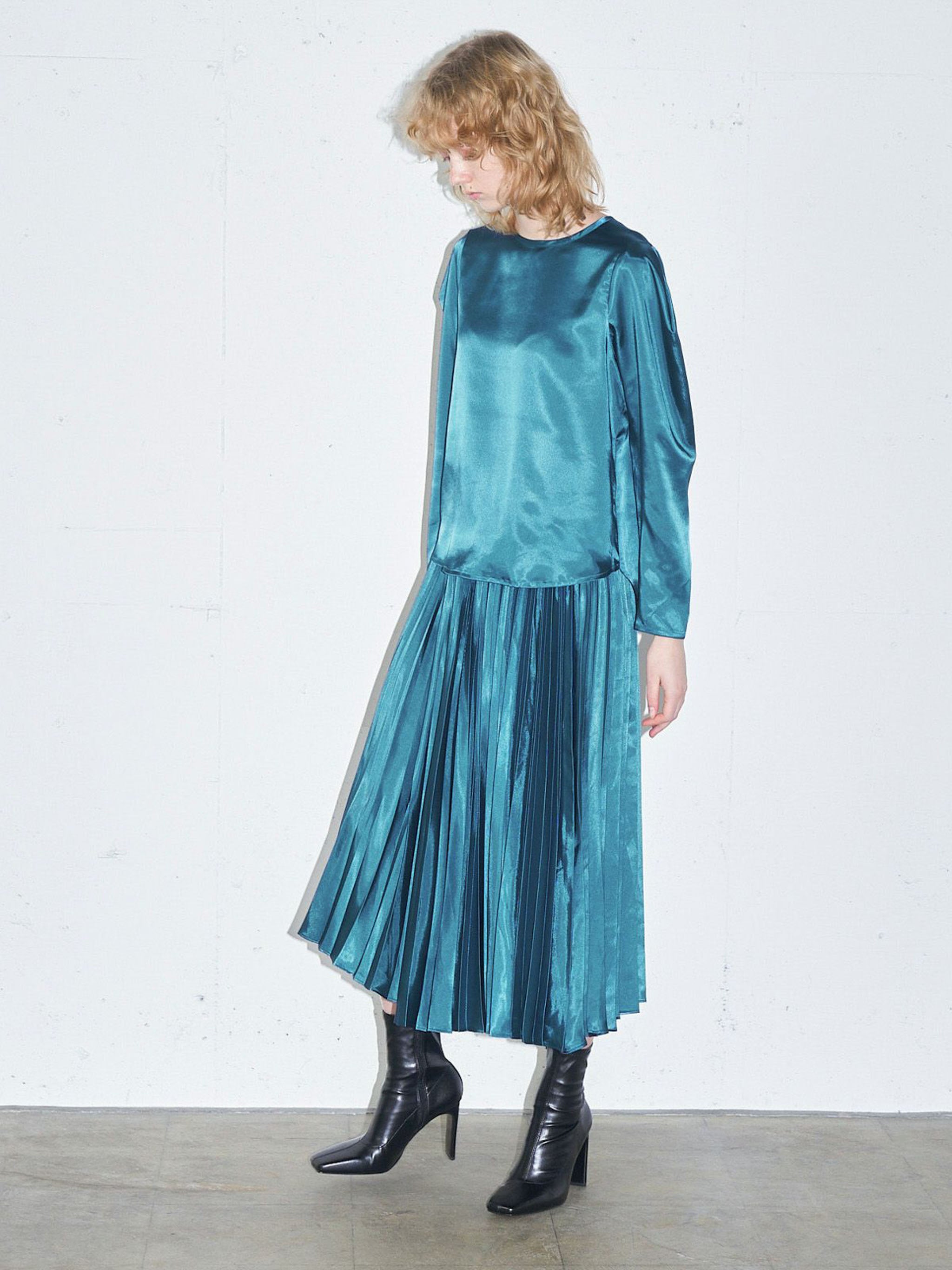 パフスリーブサテンブラウス(3-1631)