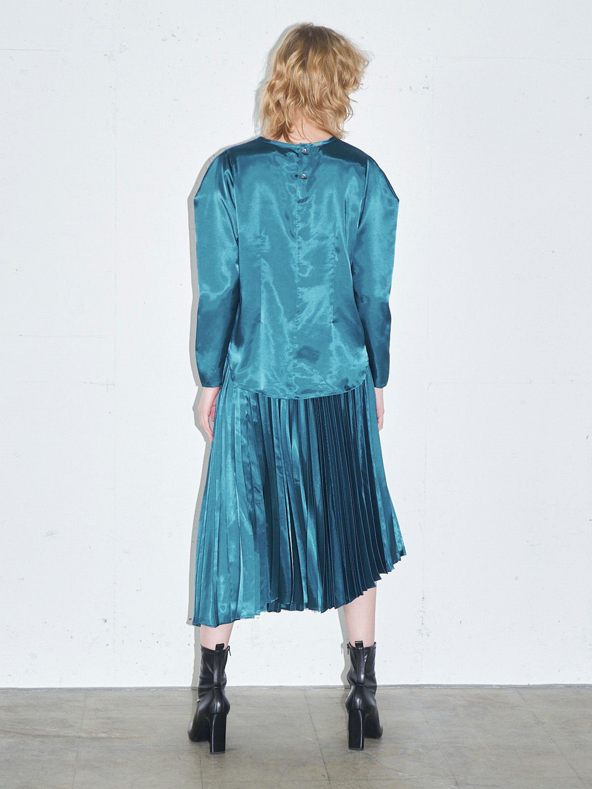 パフスリーブサテンブラウス(3-1631)