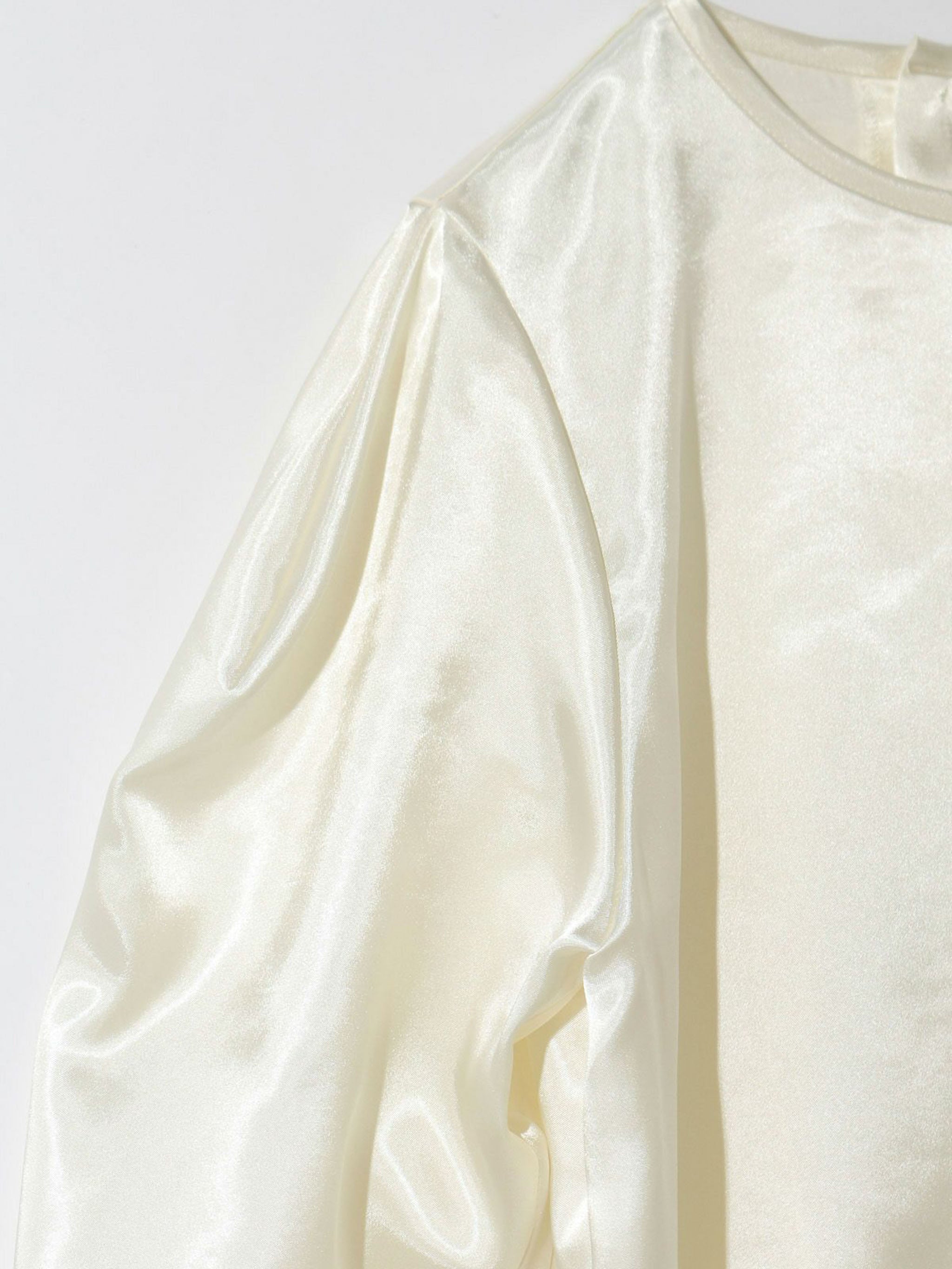 パフスリーブサテンブラウス(3-1631)