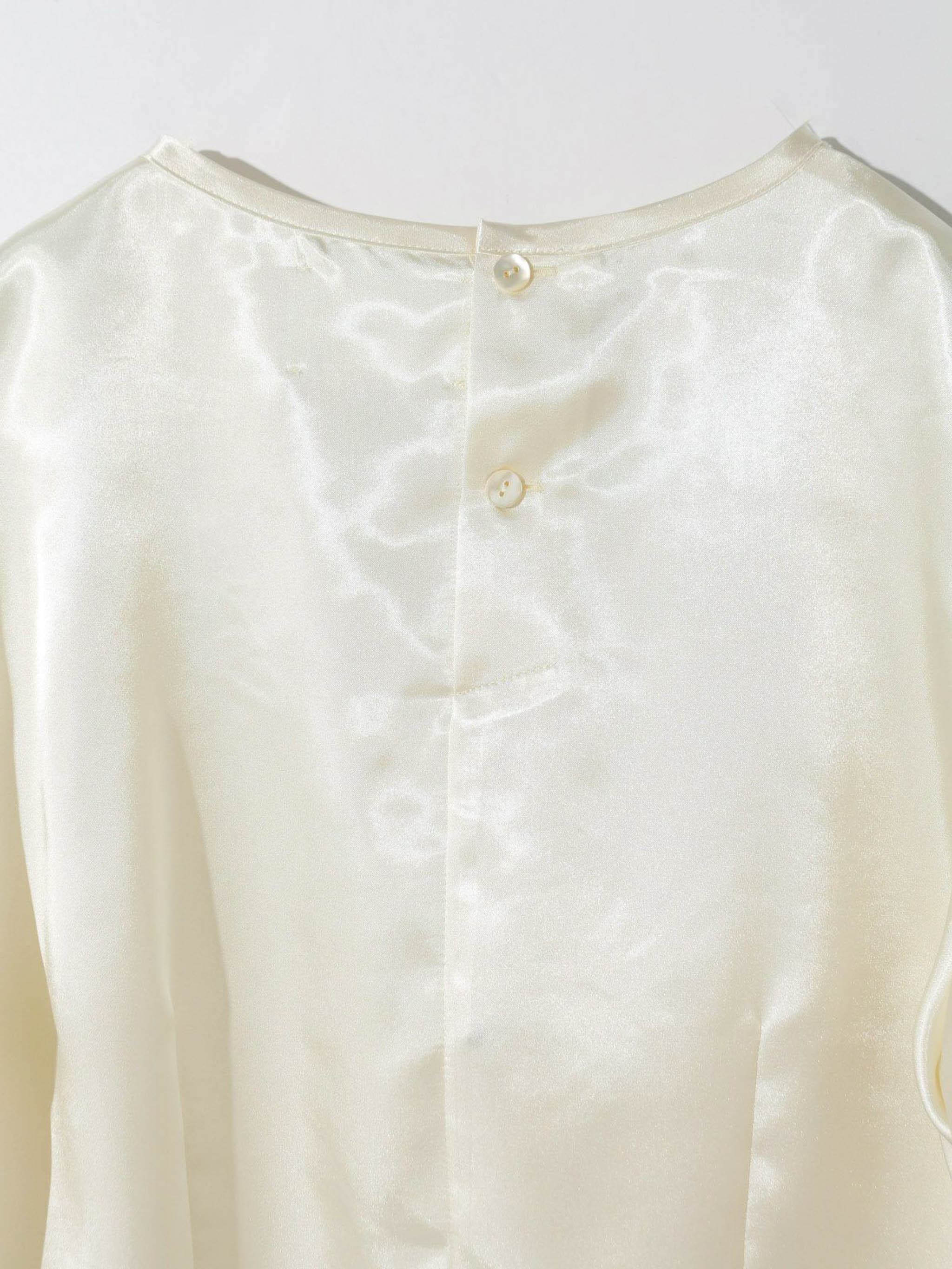 パフスリーブサテンブラウス(3-1631)