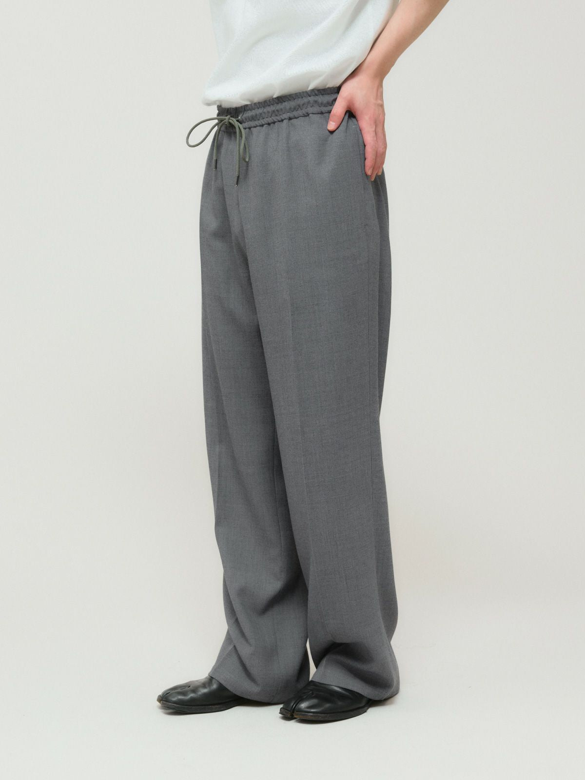 tuck straight slacks