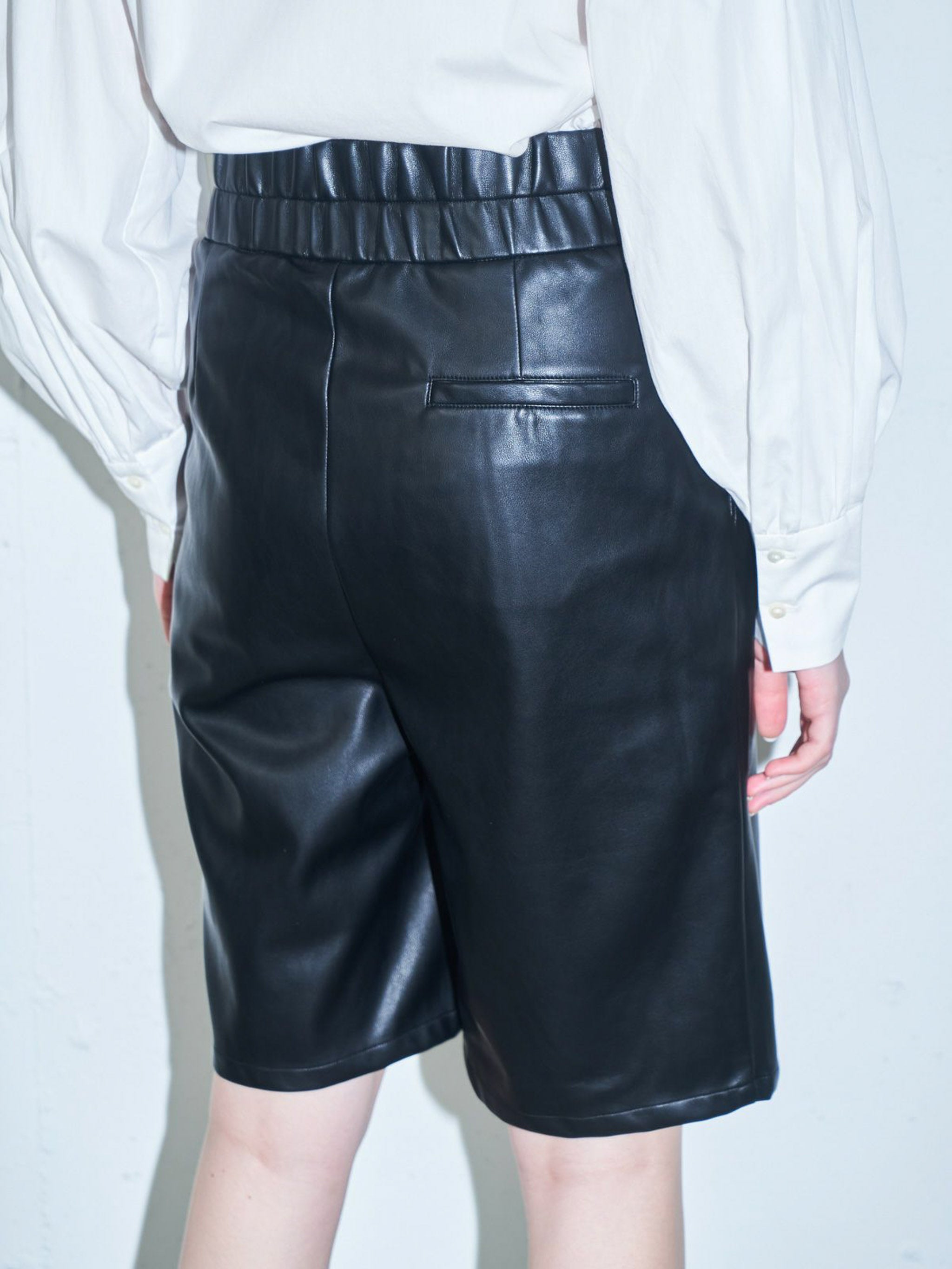 シンセティックレザーハーフパンツ(3-1329)