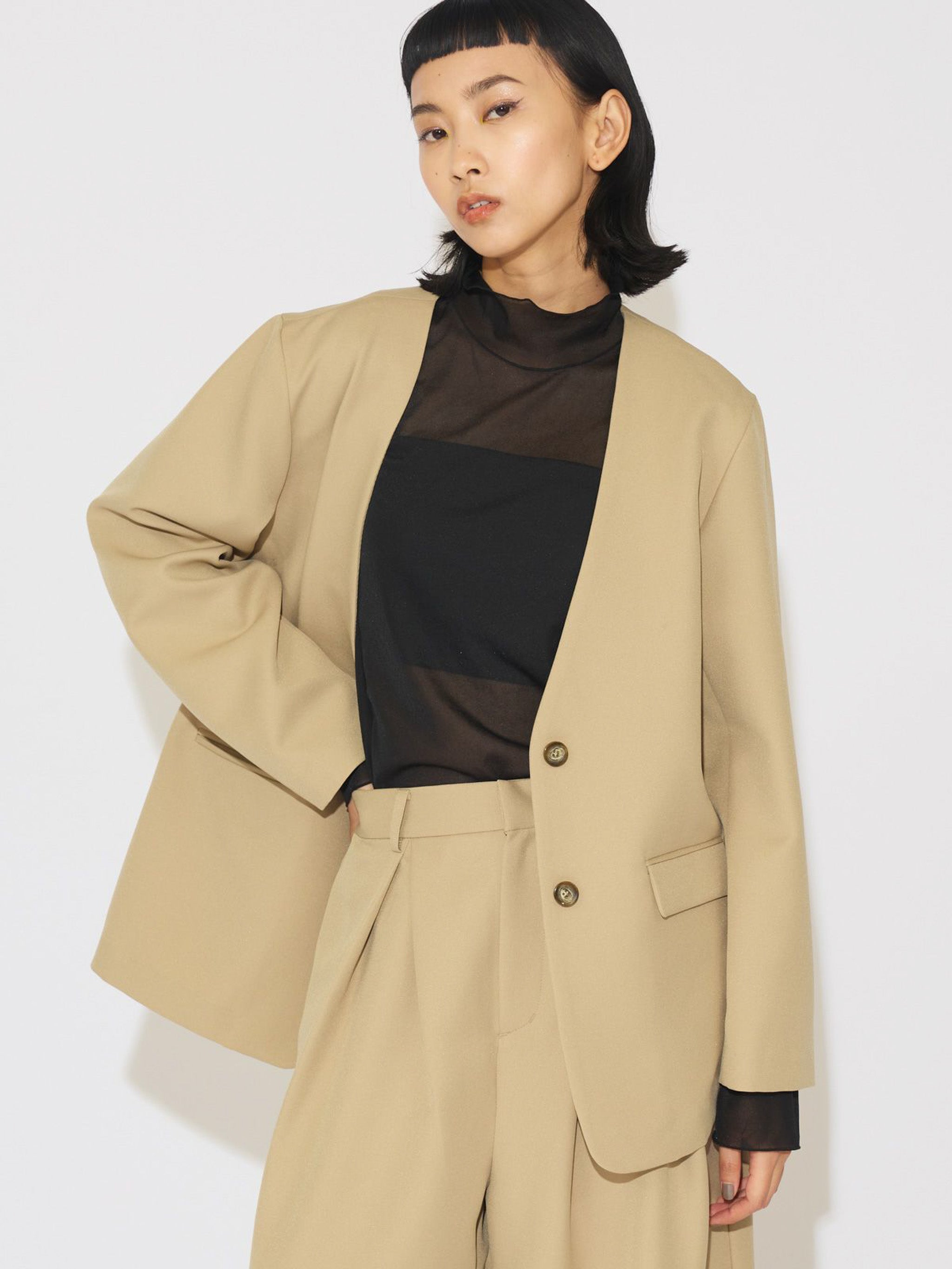 ベルト付きノーカラージャケット