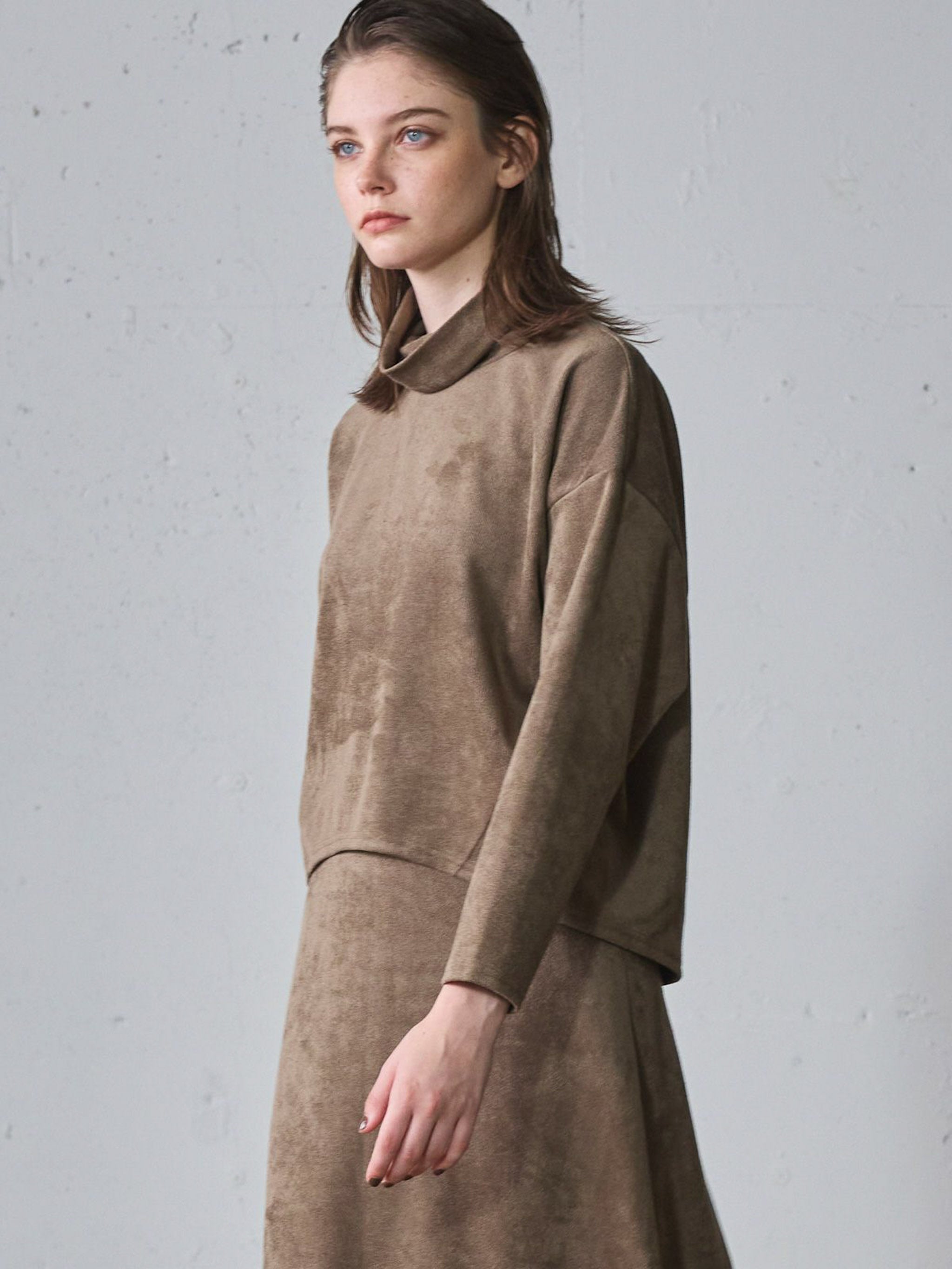 スエードショートプルオーバー