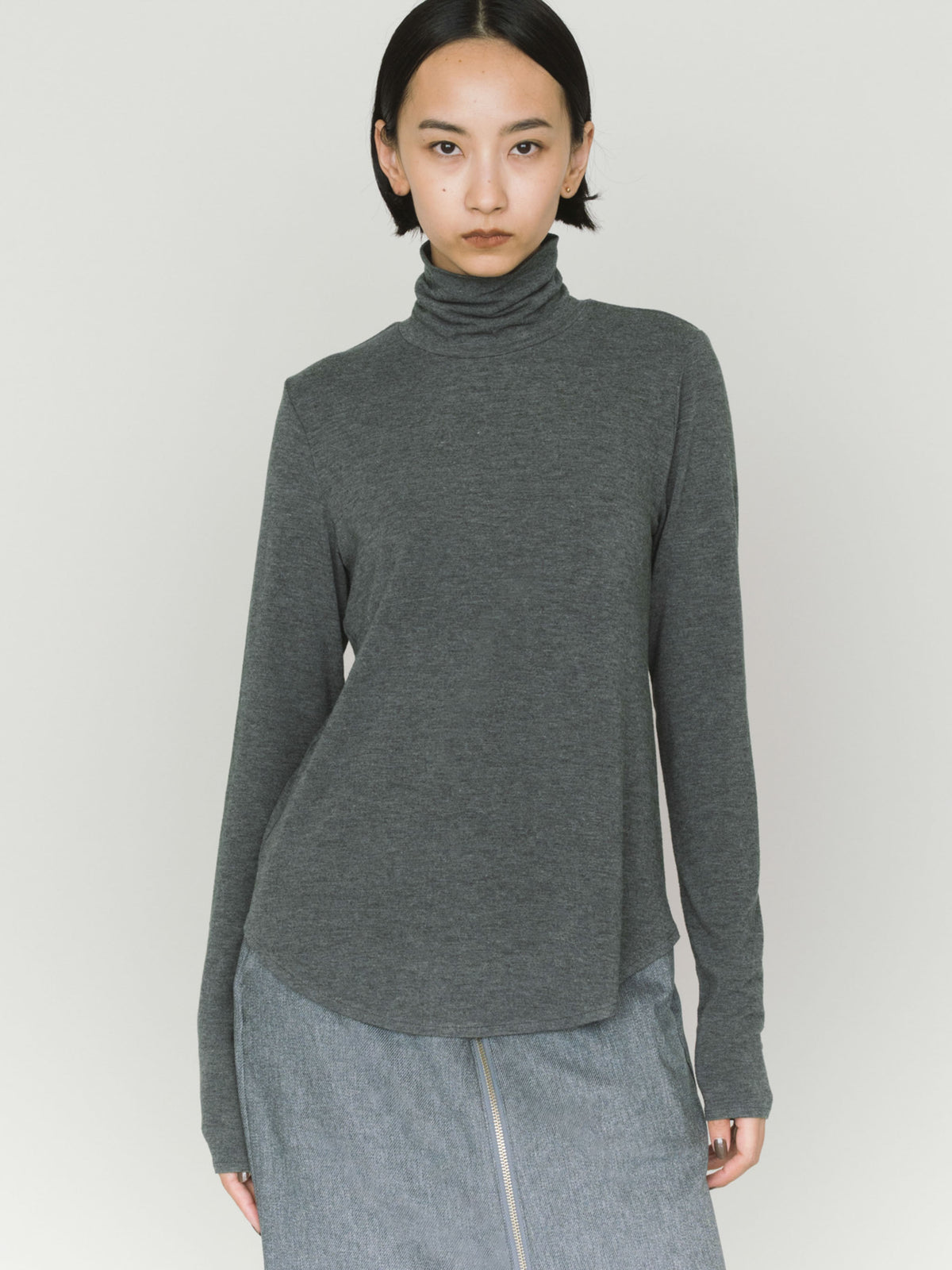 high neck round hem pullover