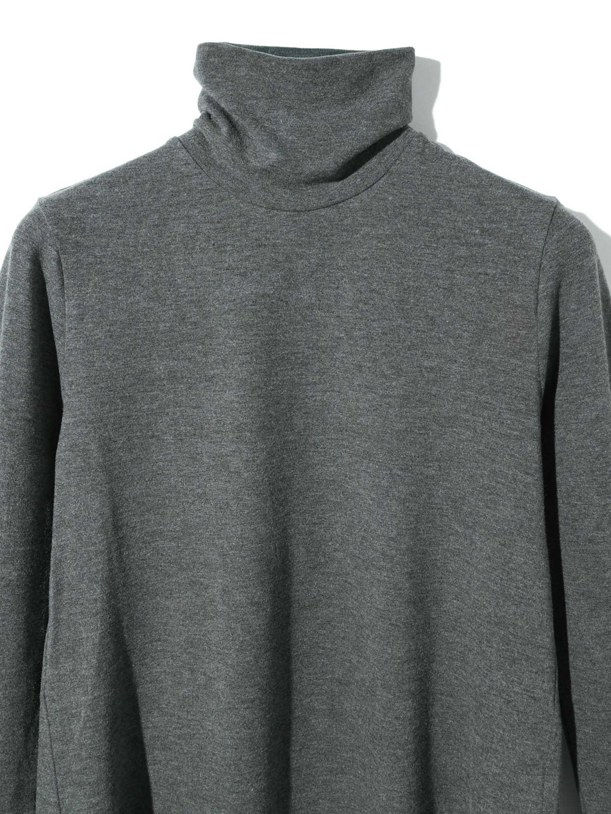 high neck round hem pullover