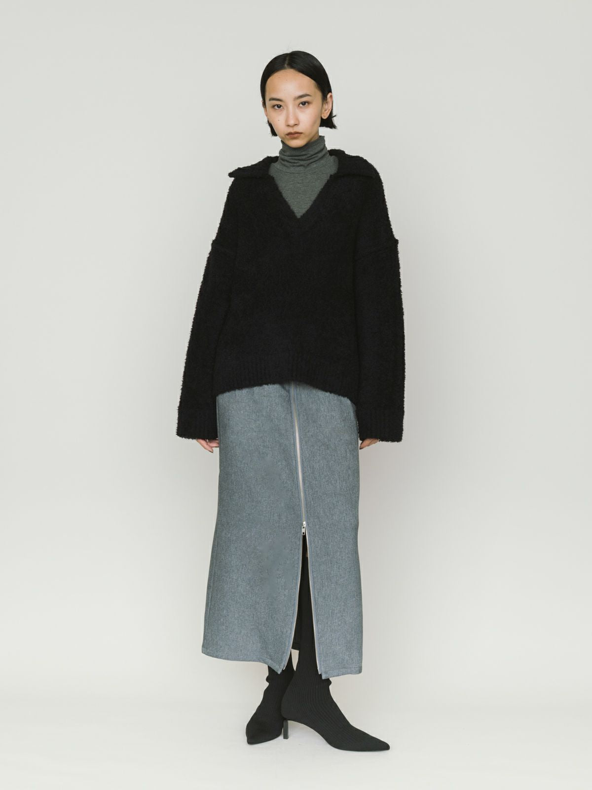 hi-neck round hem pullover