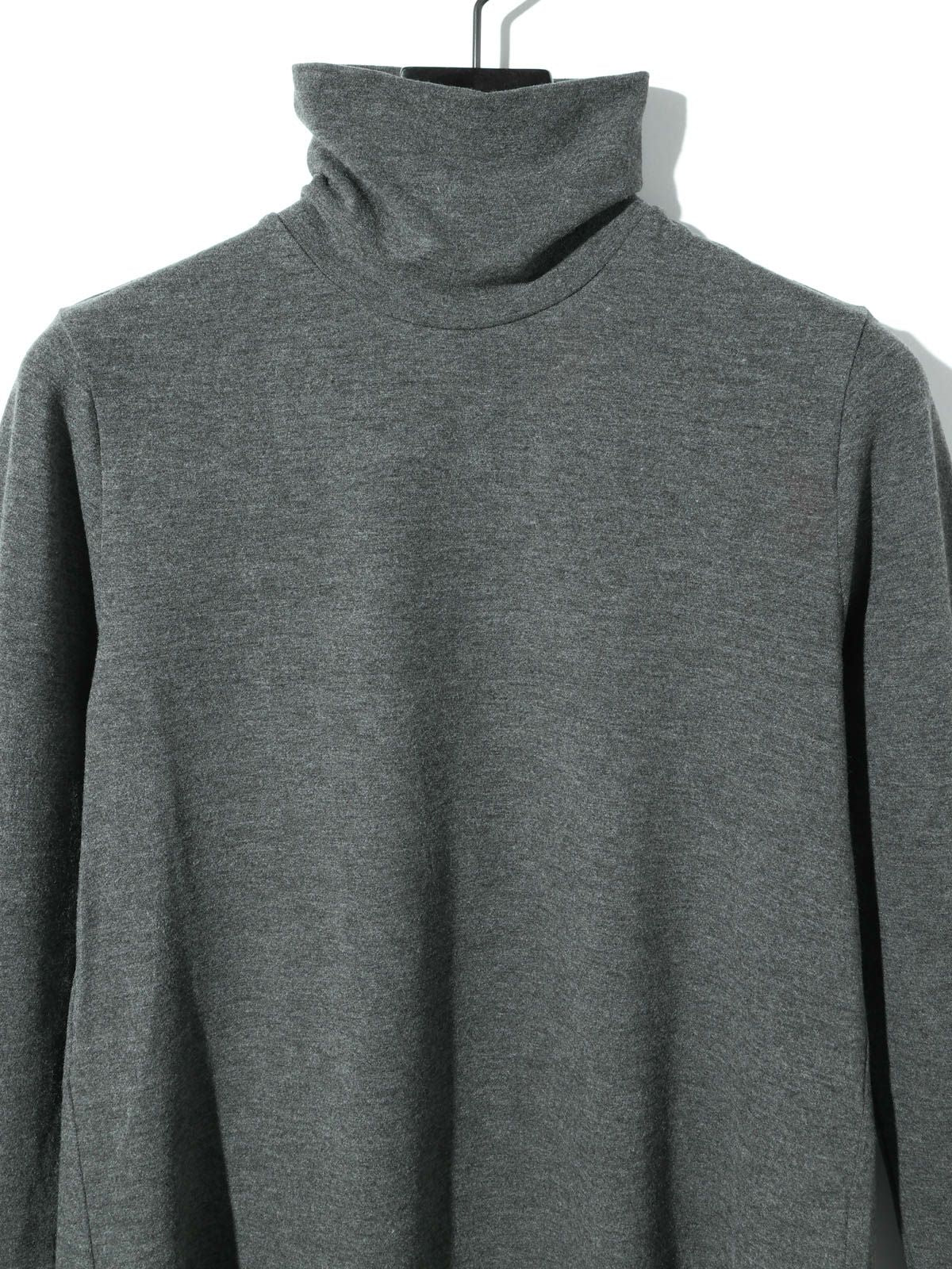 hi-neck round hem pullover