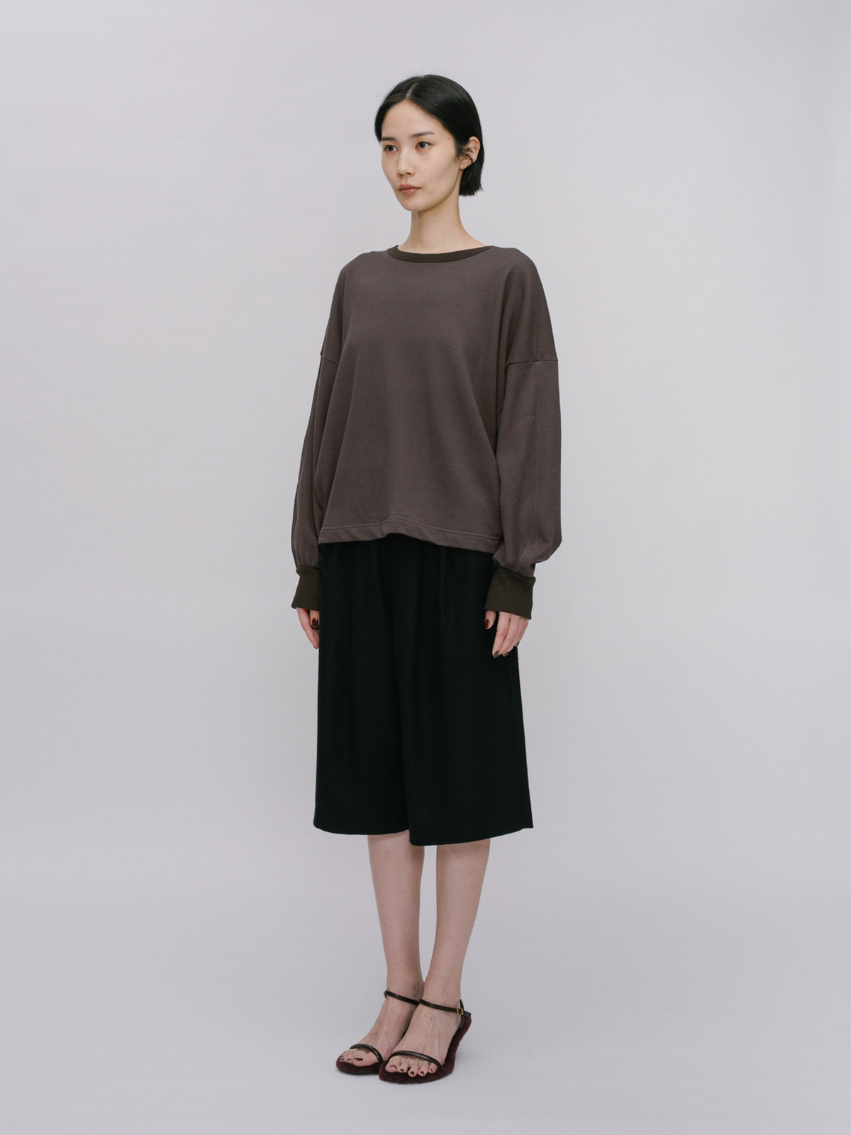 wide sweat pullover