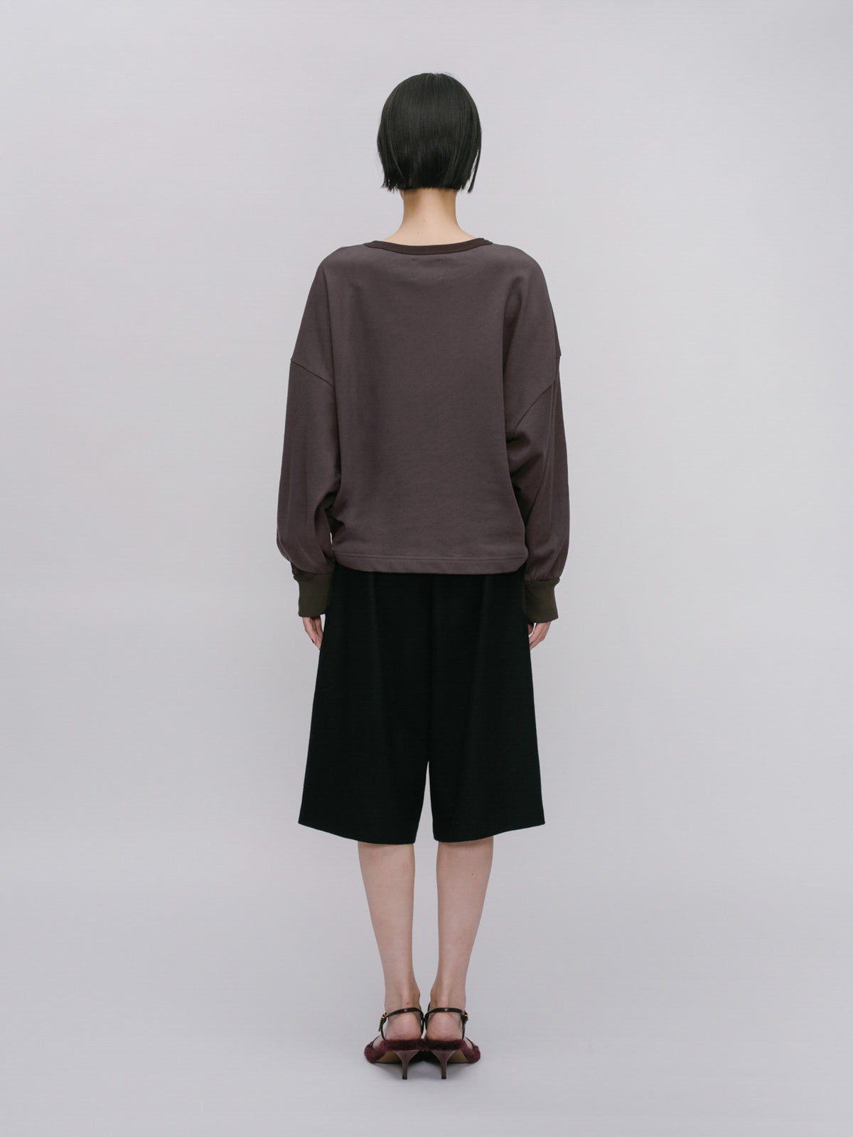 wide sweat pullover
