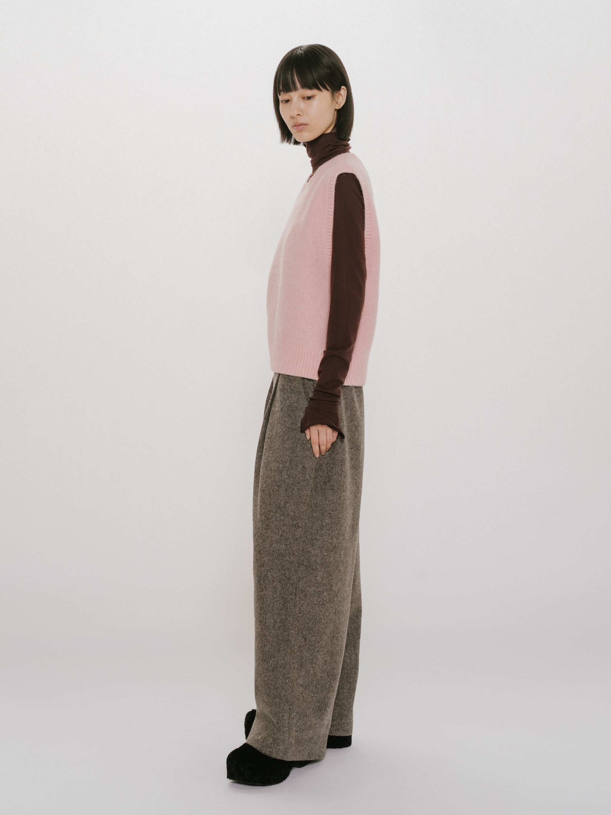 wool no sleeve pullover