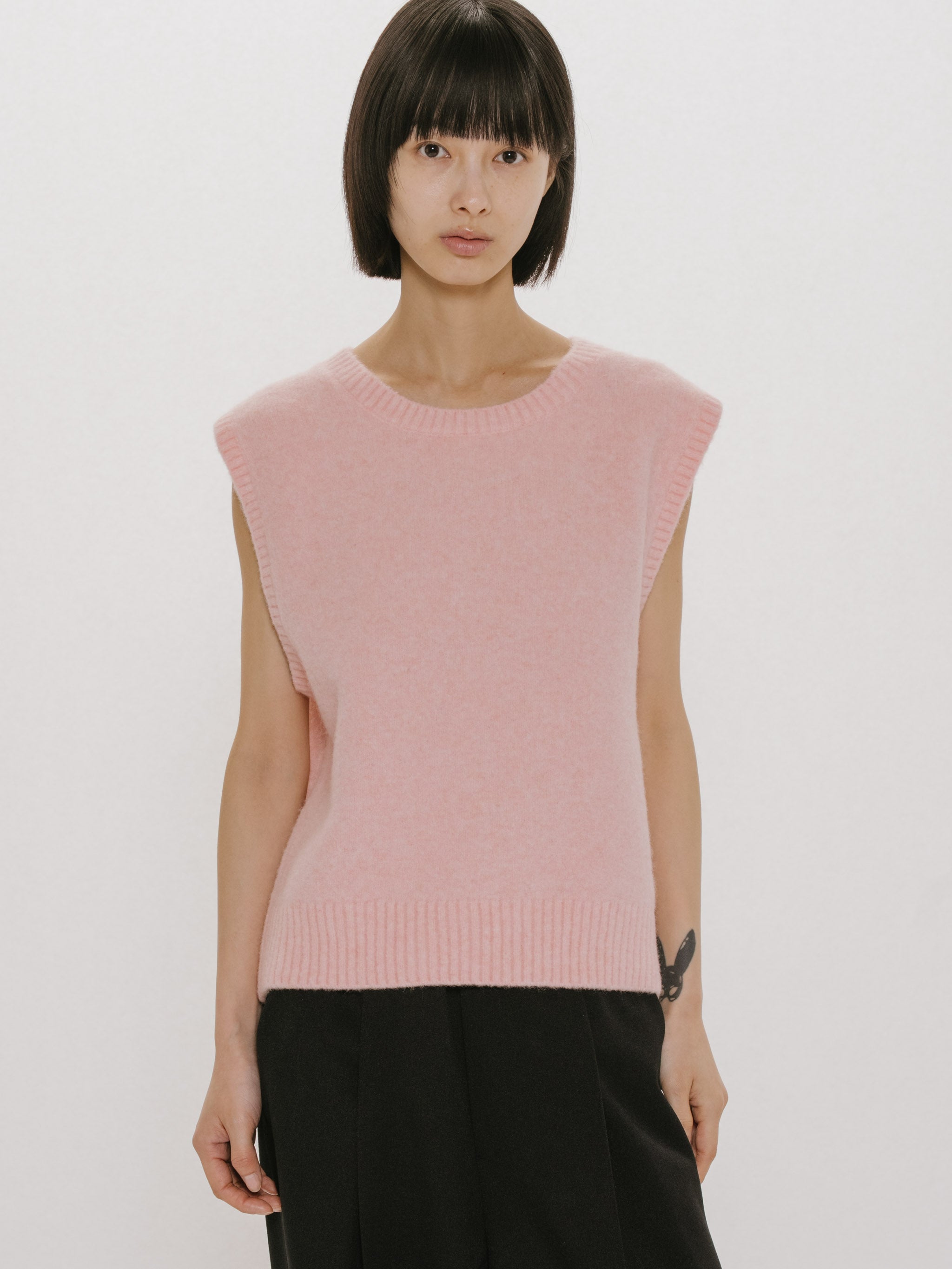 wool no sleeve pullover