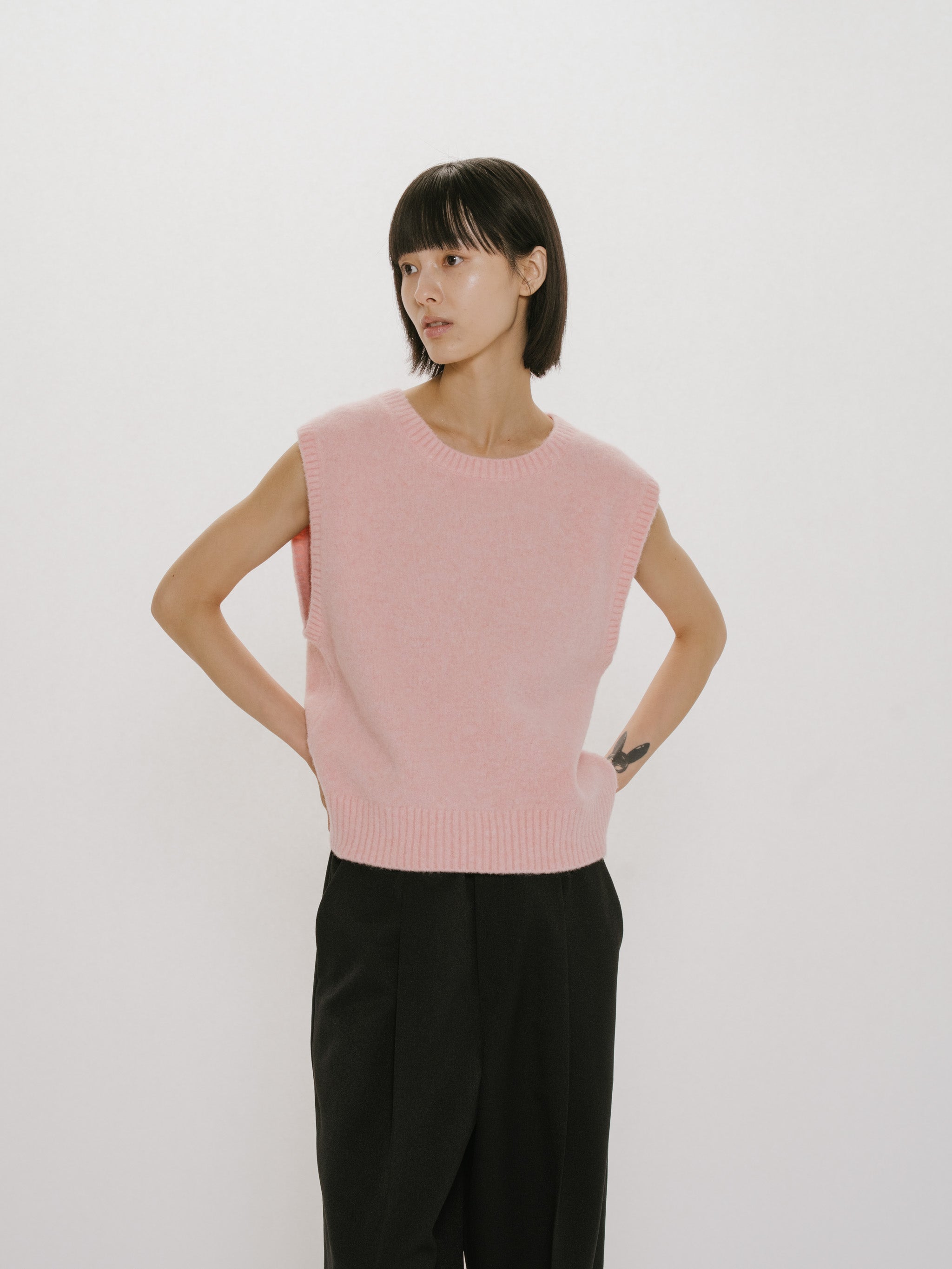 wool no sleeve pullover