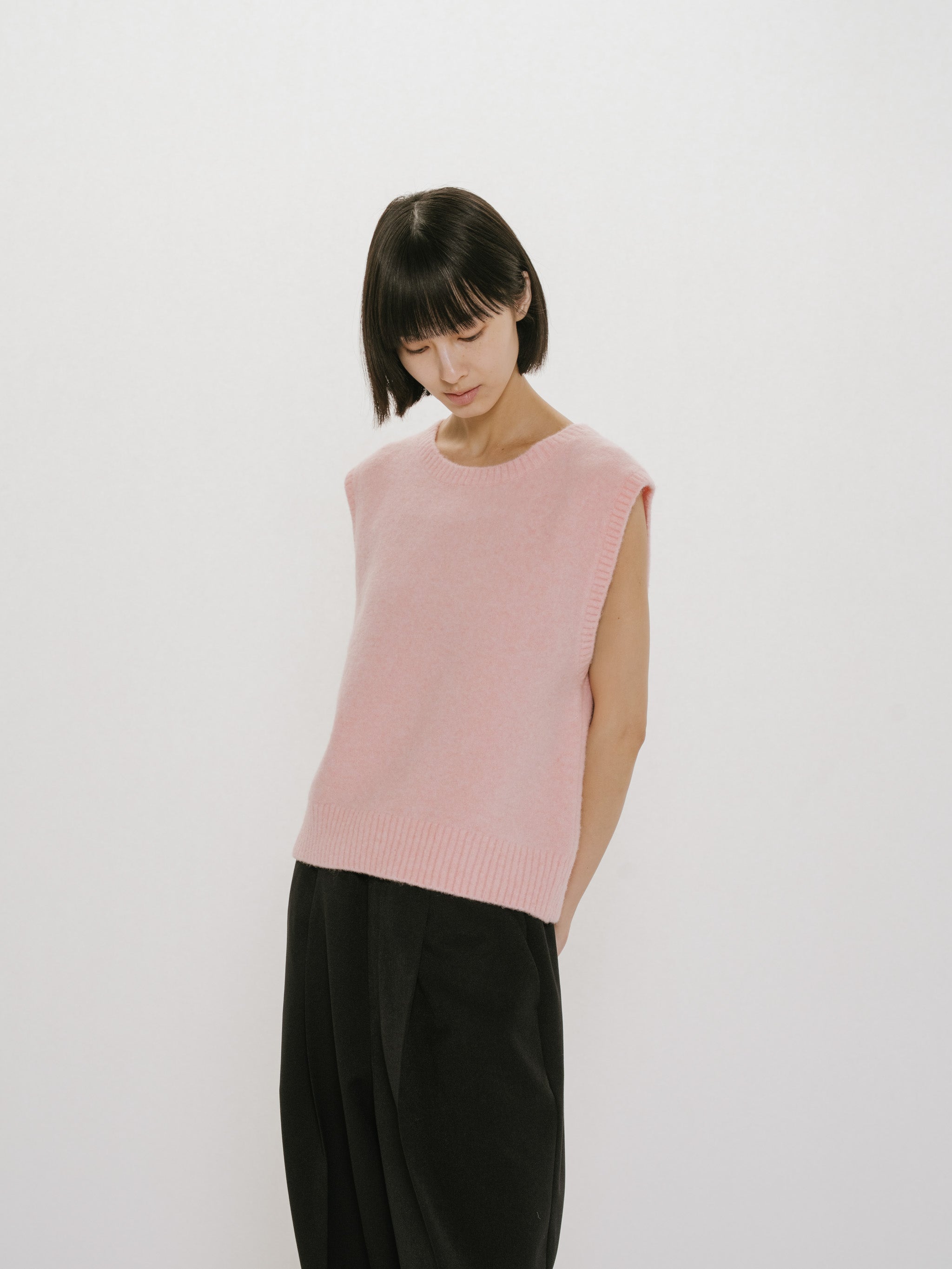 wool no sleeve pullover