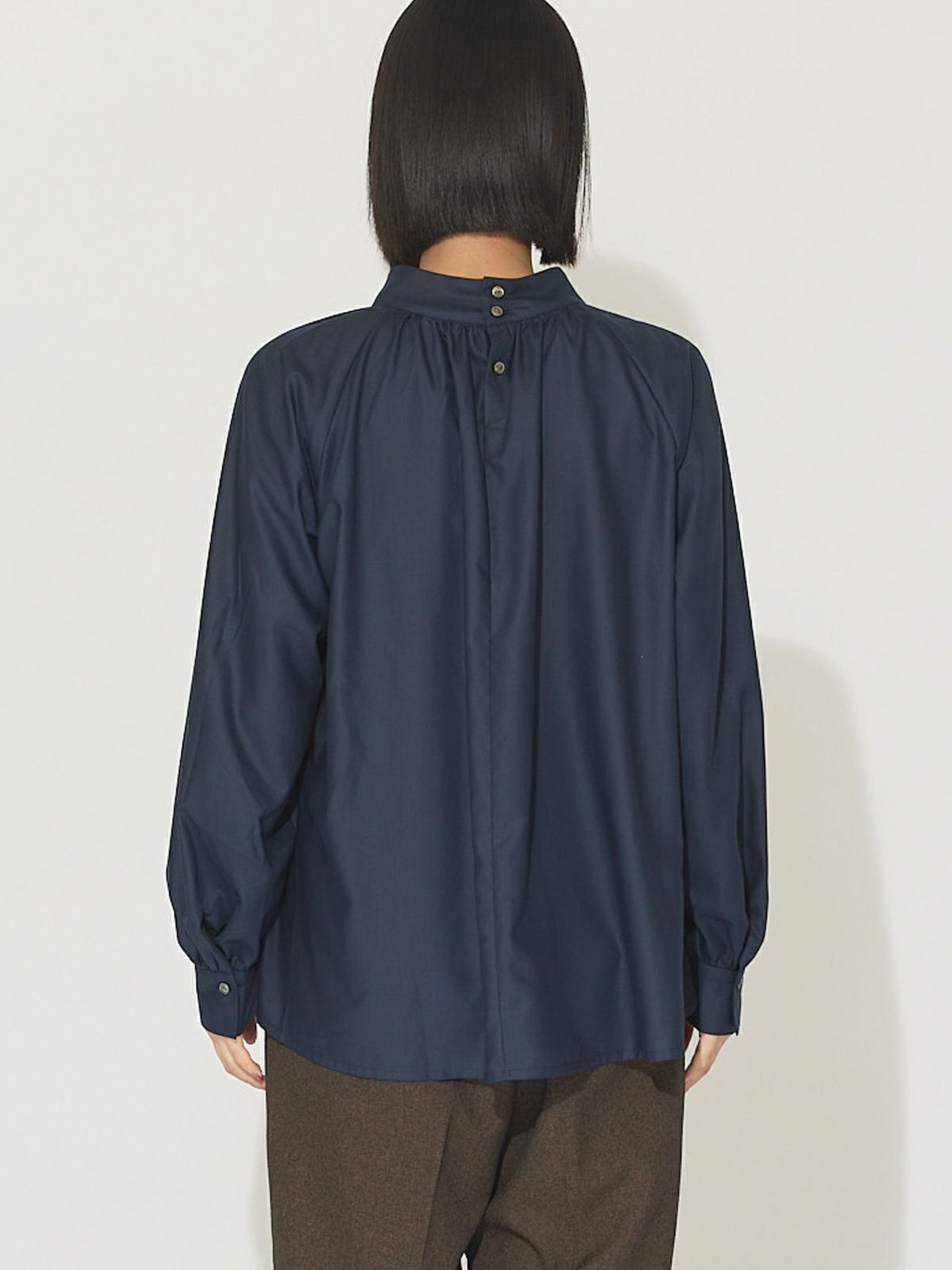 ハイネックギャザーブラウス