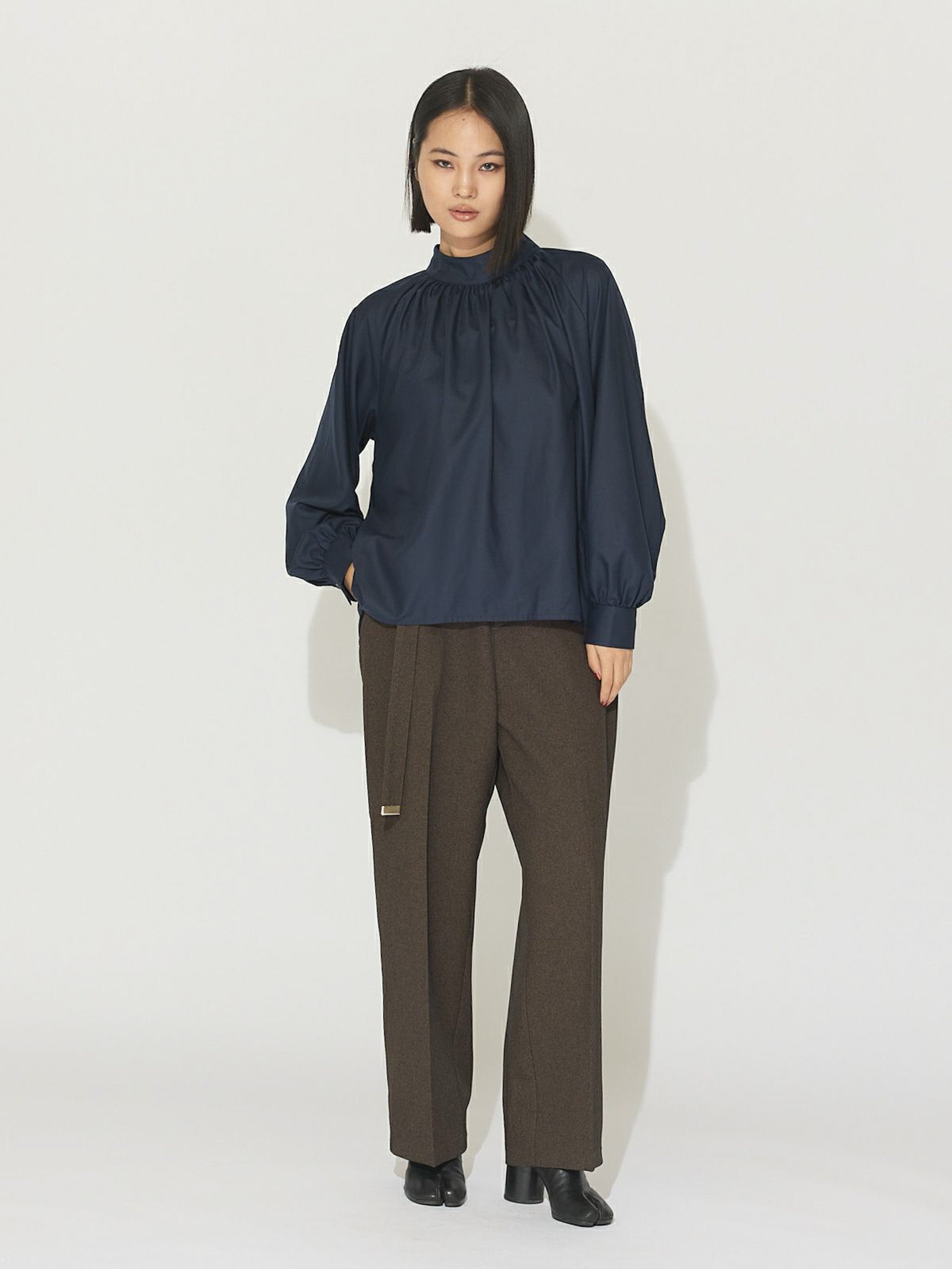 ハイネックギャザーブラウス