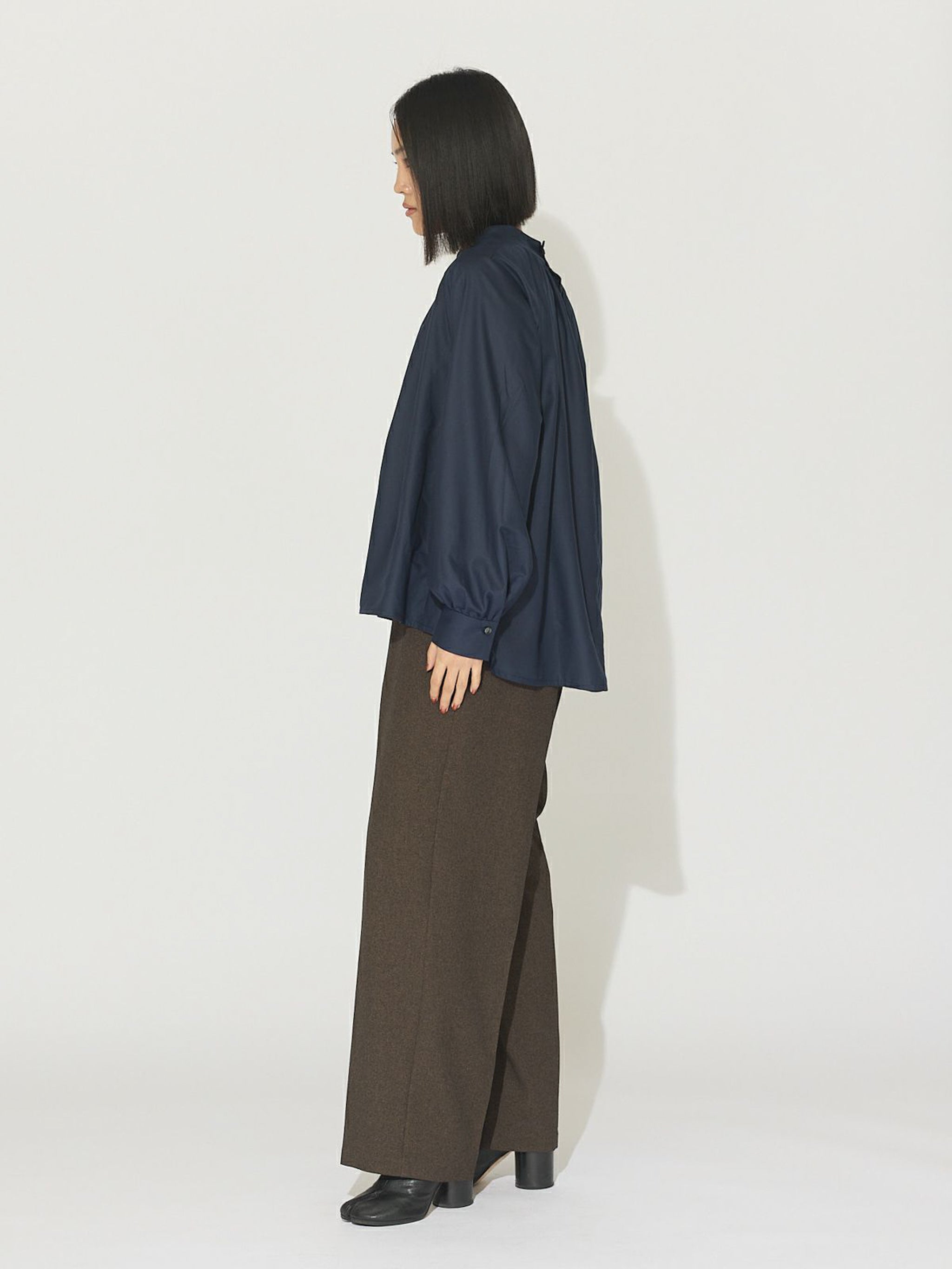 ハイネックギャザーブラウス