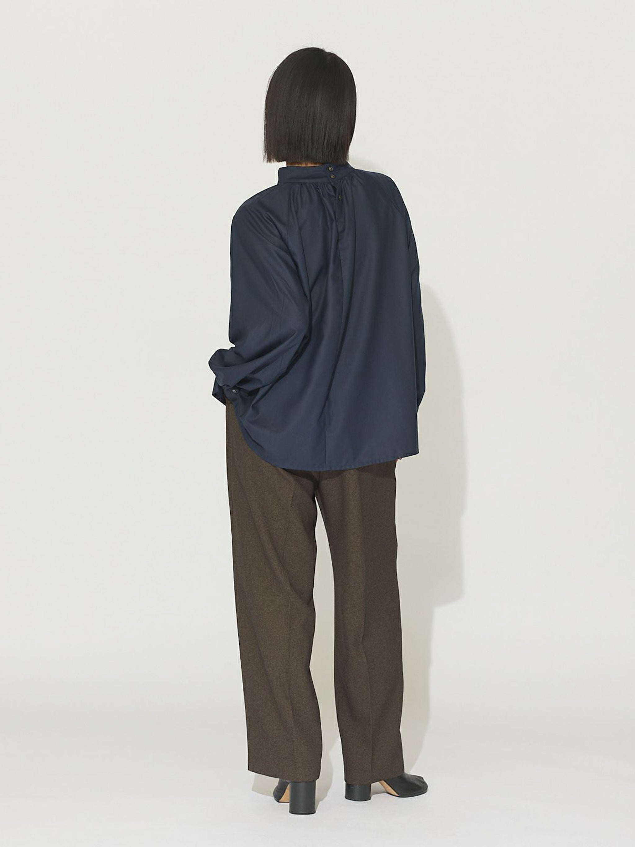 ハイネックギャザーブラウス