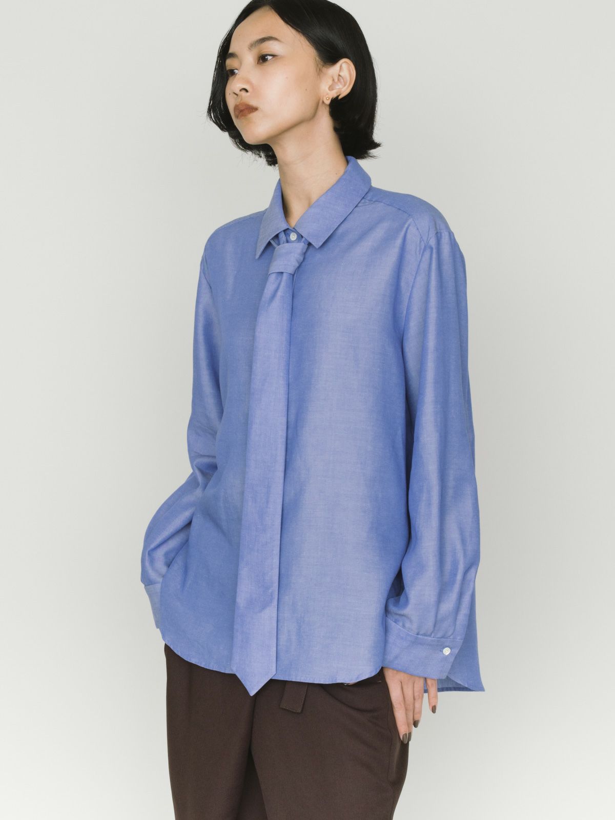 regular collar shirt with tie