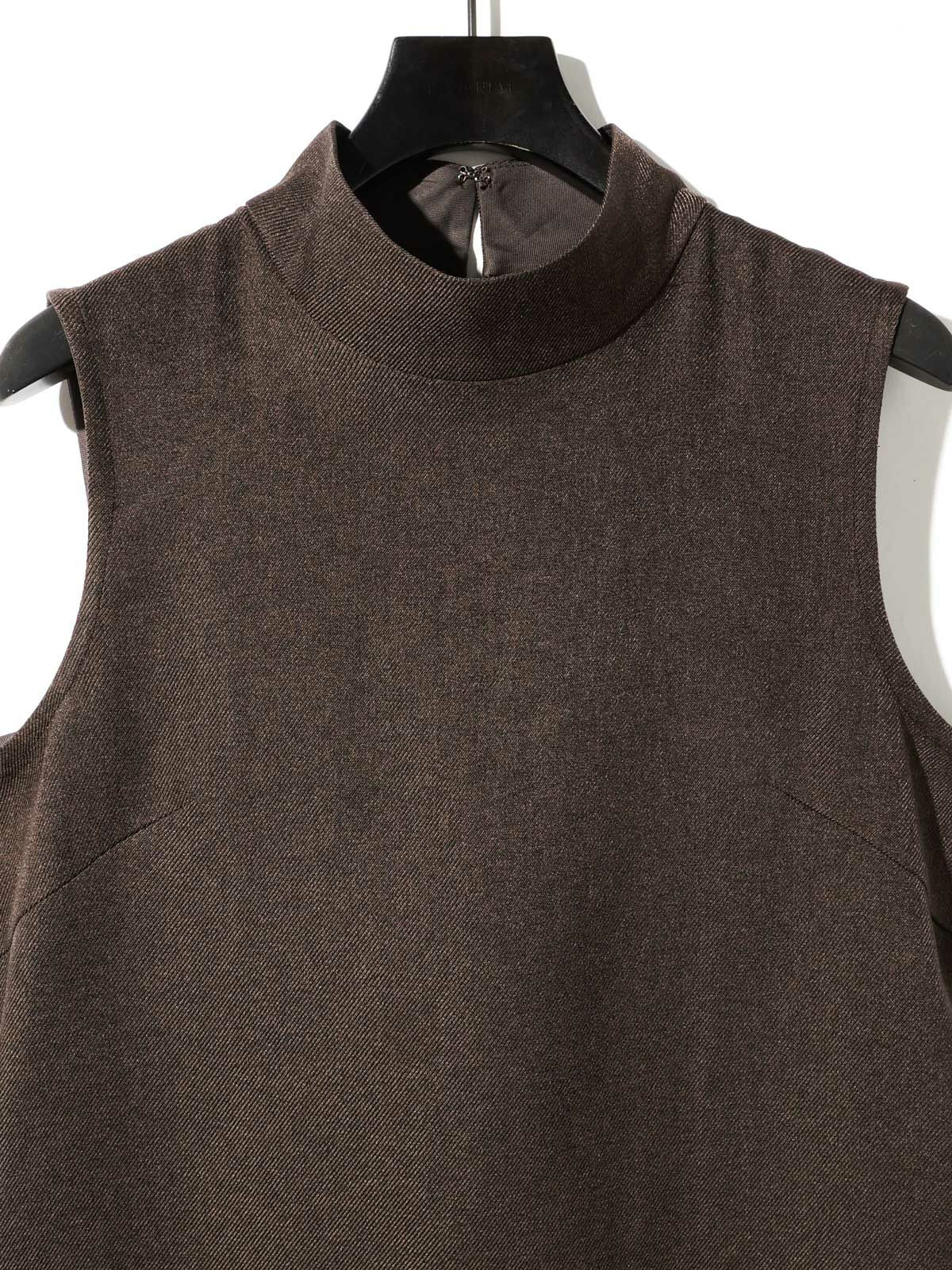 hi-neck no sleeve one-piece