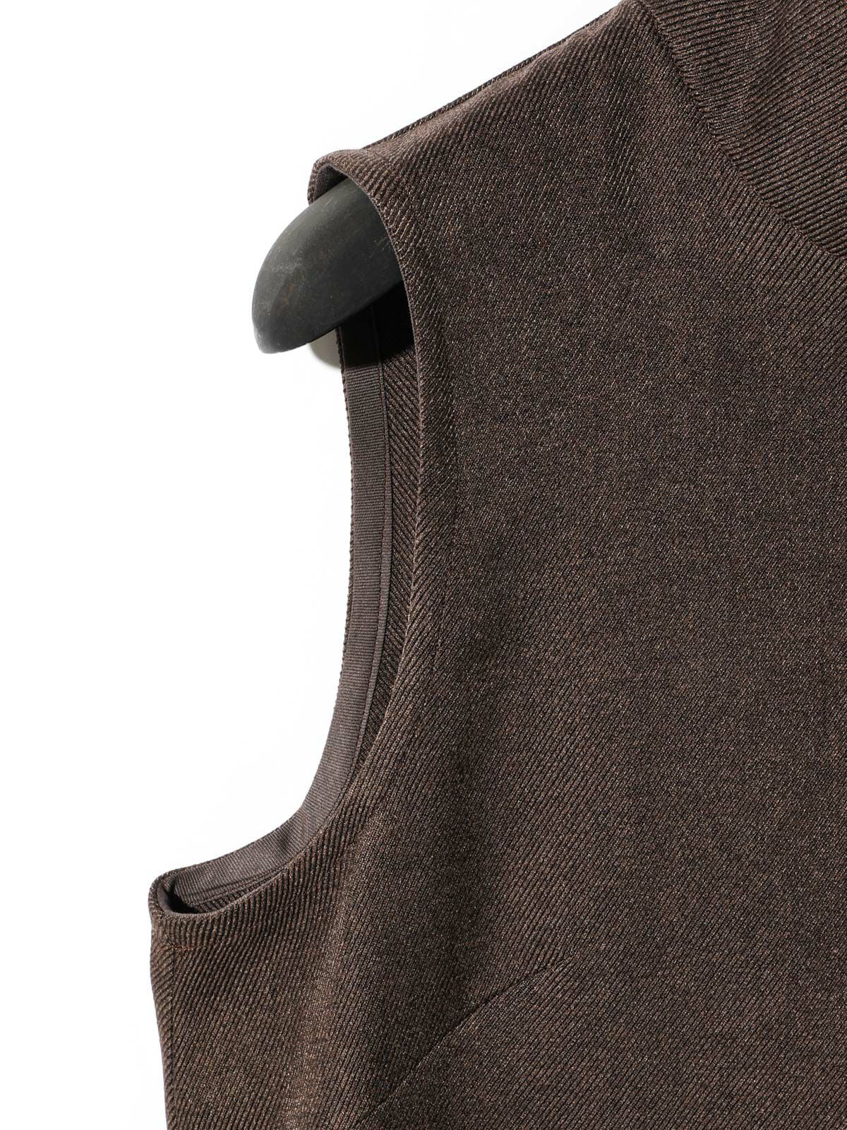 hi-neck no sleeve one-piece