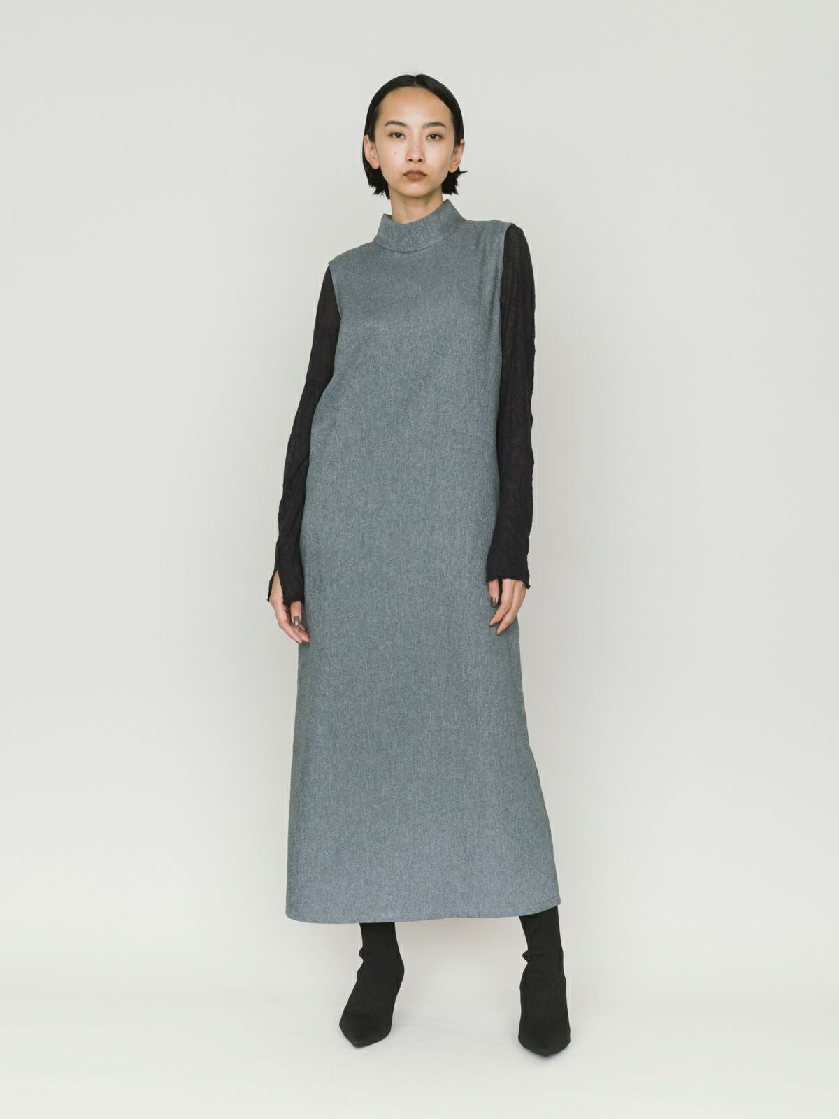 hi-neck no sleeve one-piece