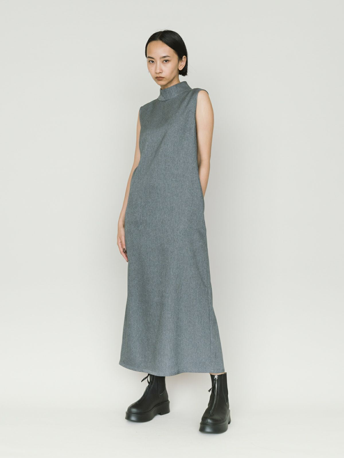 hi-neck no sleeve one-piece