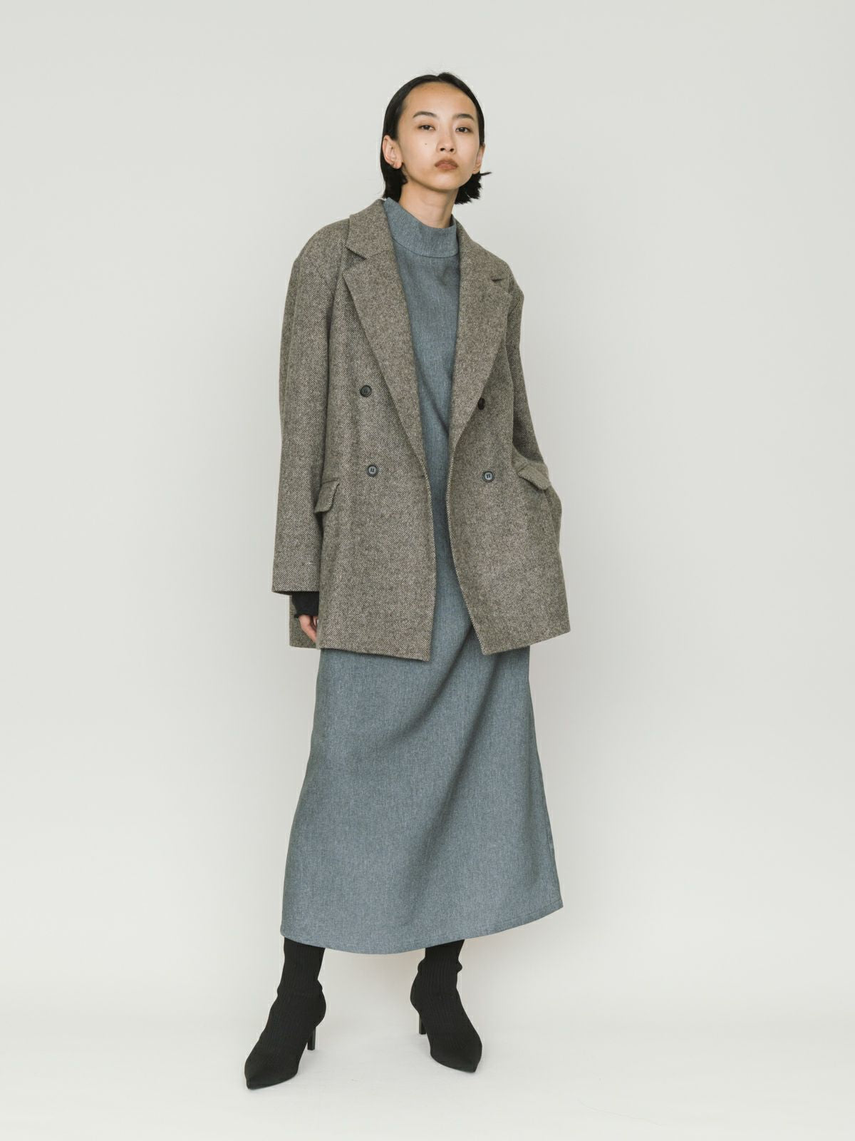 hi-neck no sleeve one-piece