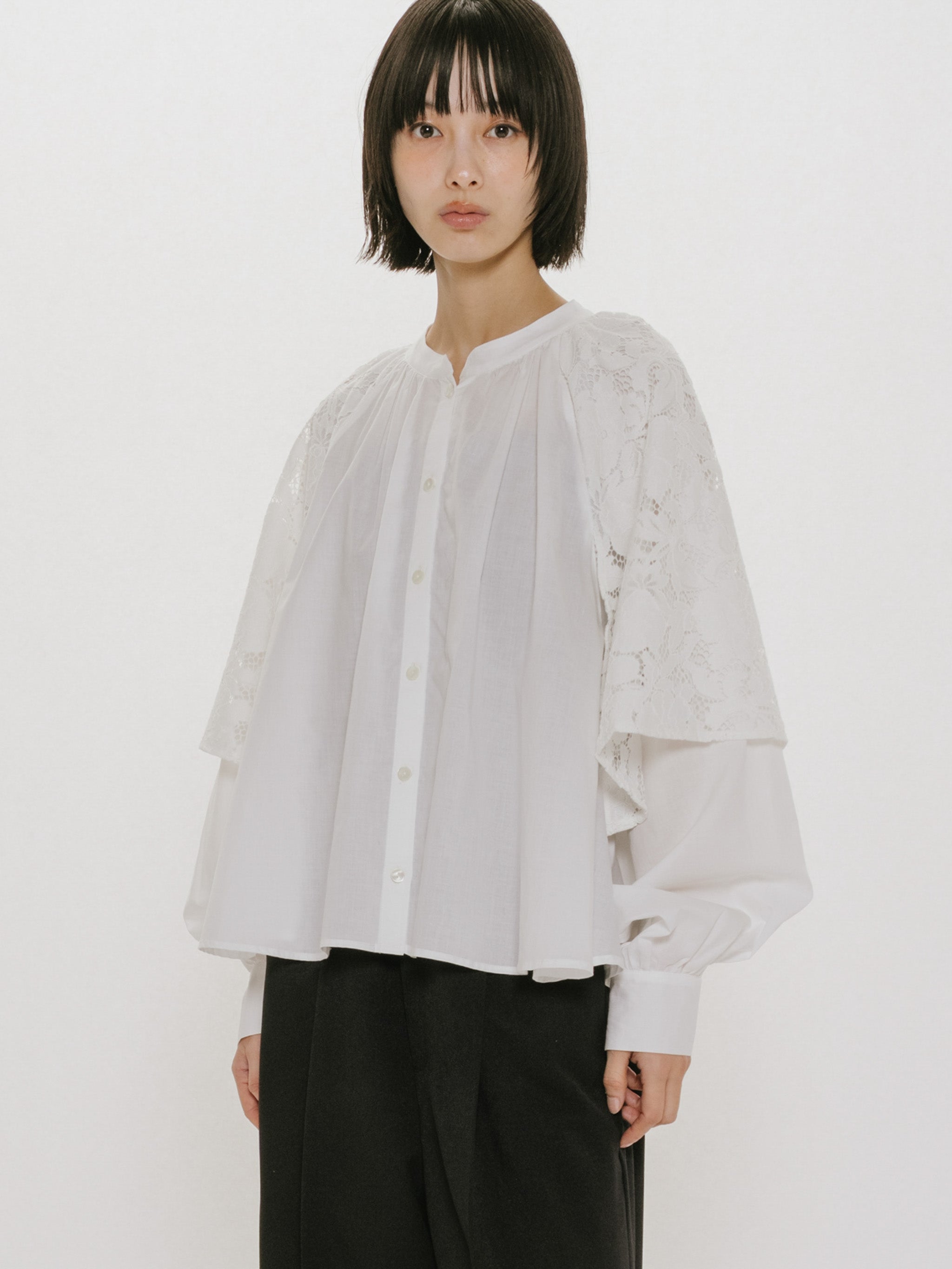 MIDIUMISOLID lace flare blouse