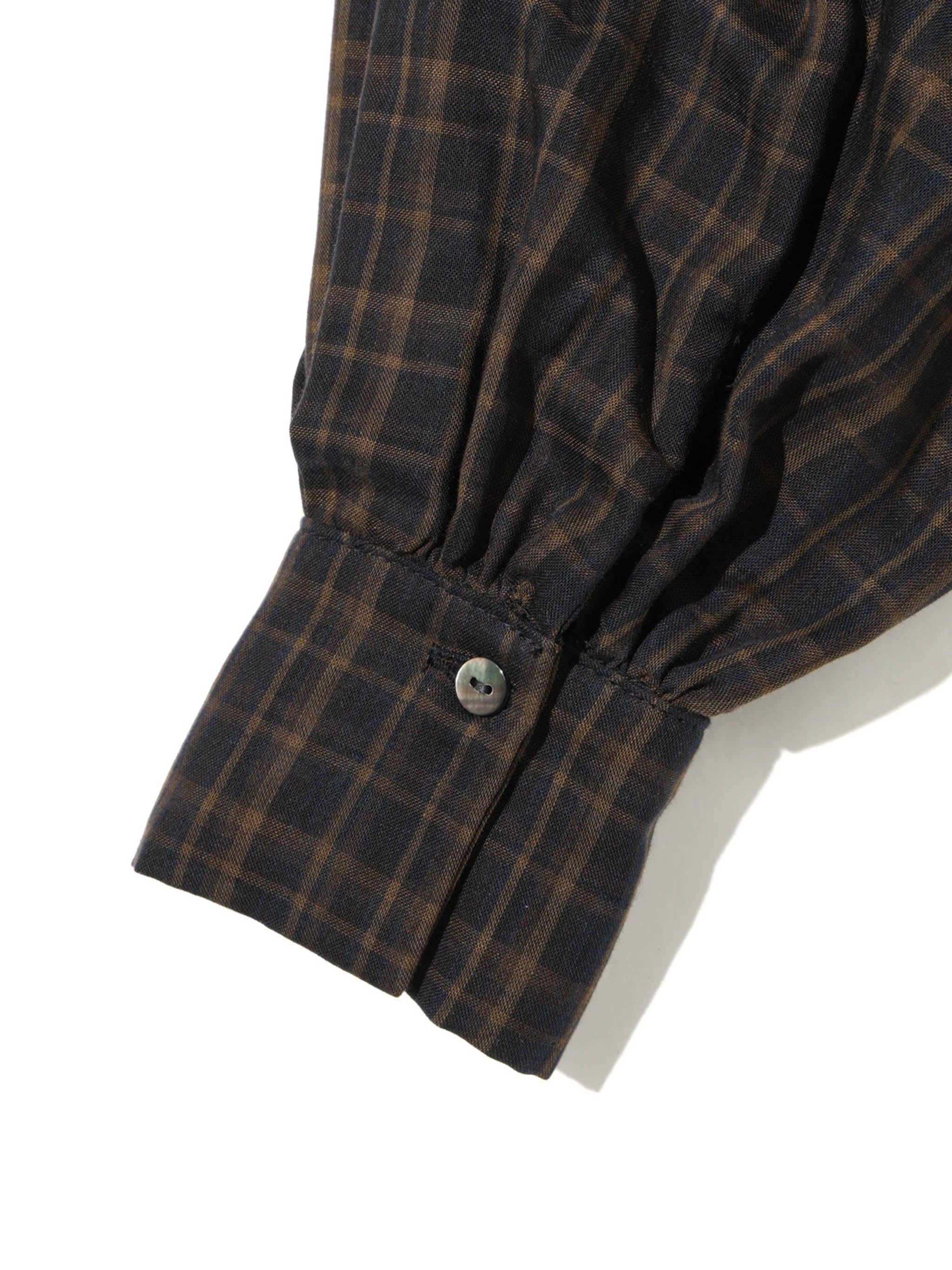 check big frill collar blouse