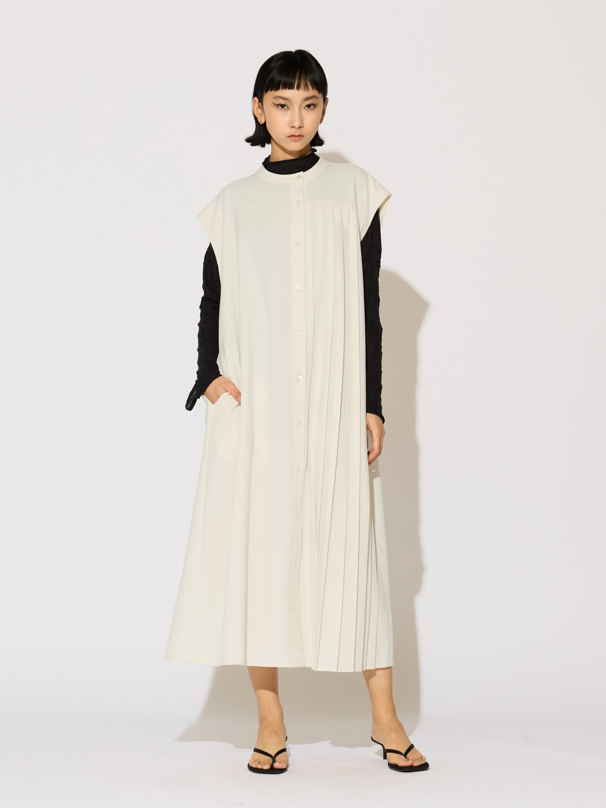 MIDIUMISOLID asymmetrical pleated sleeveless onepiece