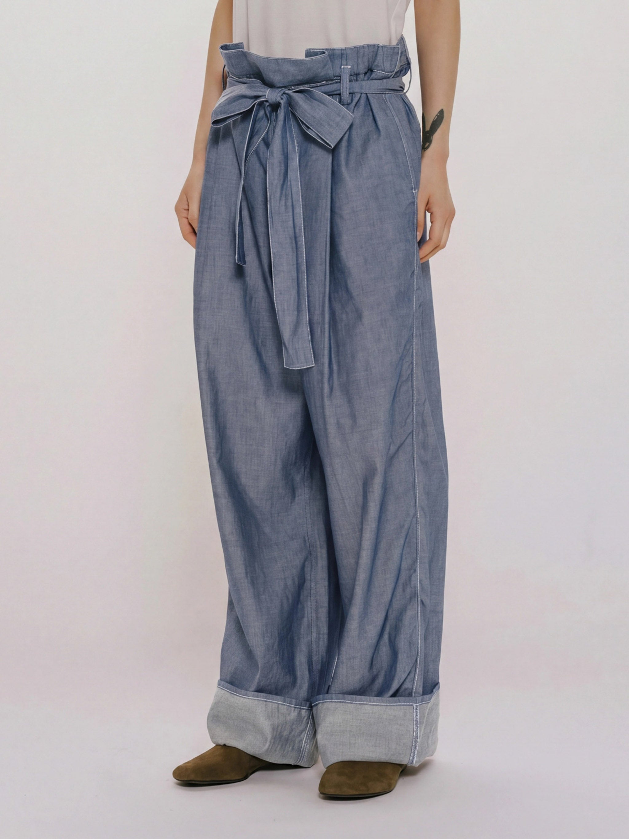 sheer denim easy pants（BLEACH）
