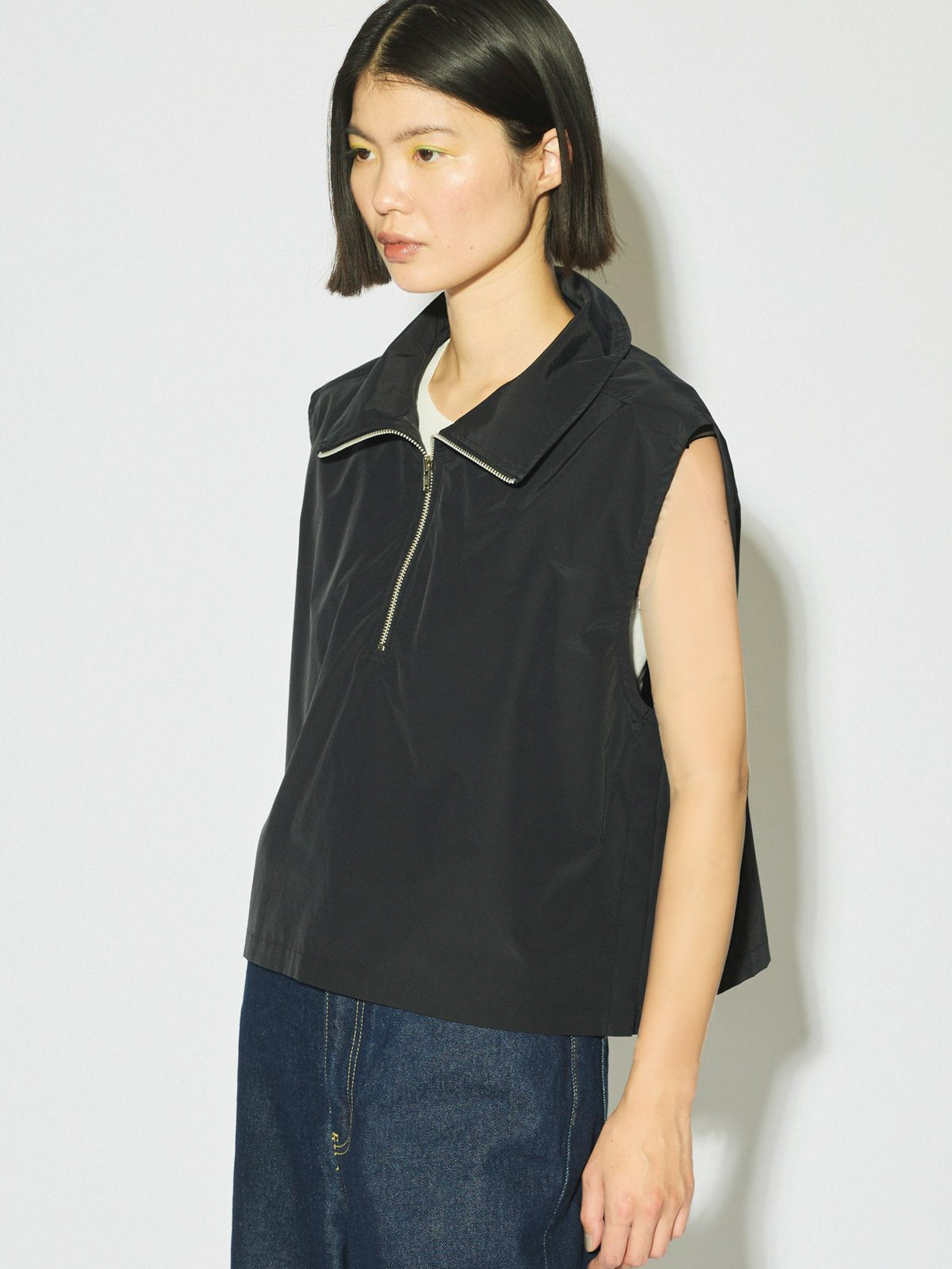 high neck zip vest[A]